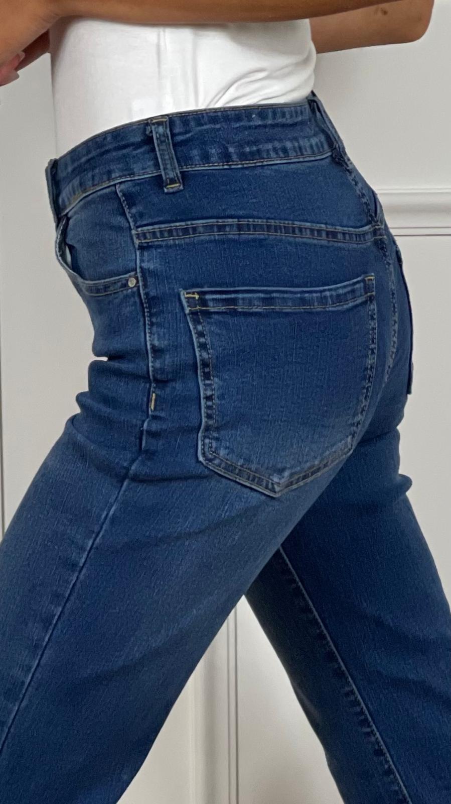 Jeans zampetta fondo sfrangiato