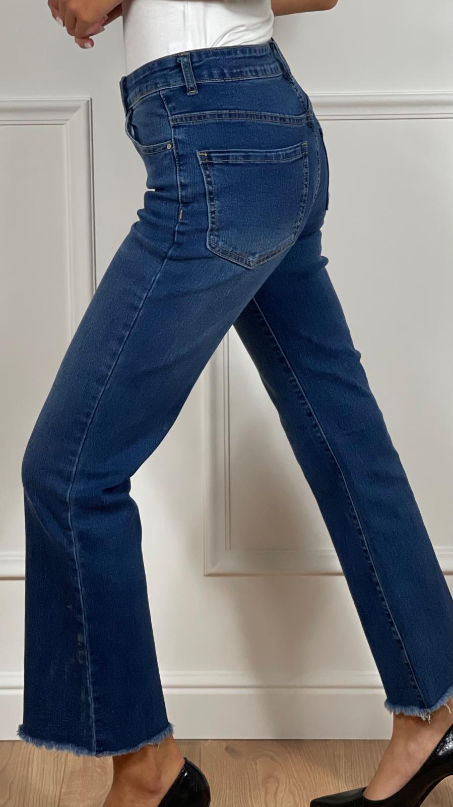 Jeans zampetta fondo sfrangiato