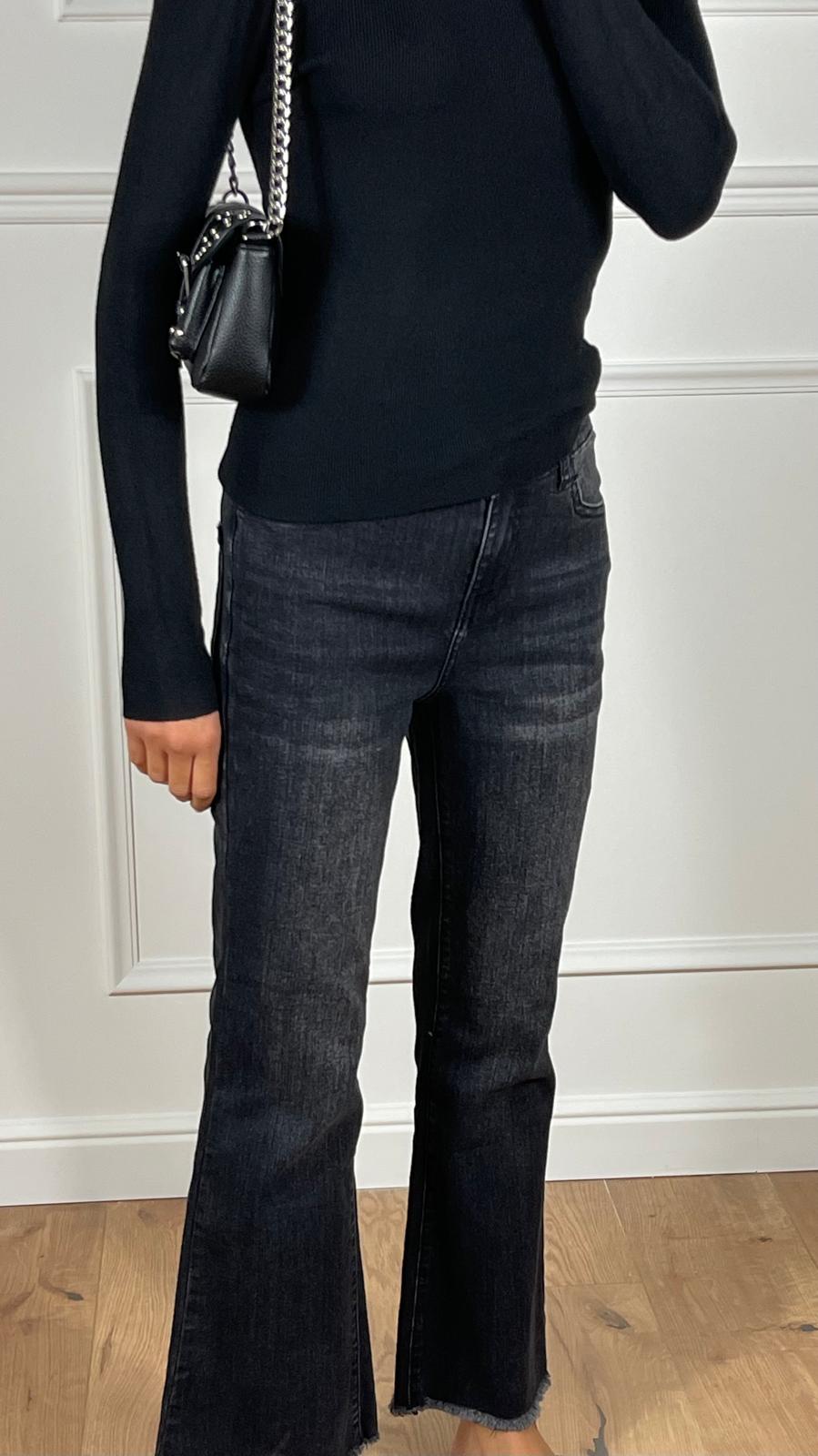 Jeans zampetta fondo sfrangiato