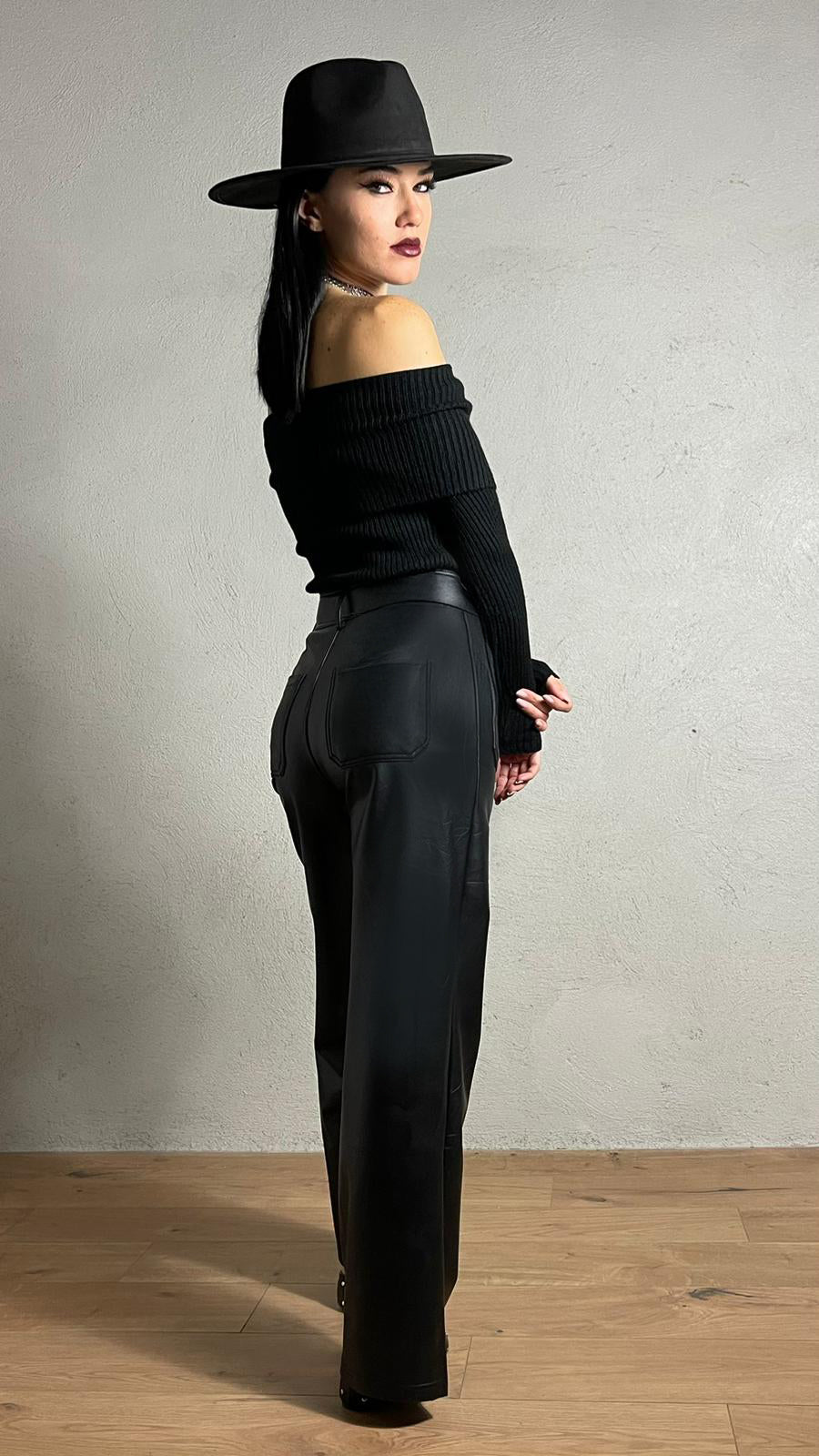 Pantaloni taschini wide leg effetto pelle