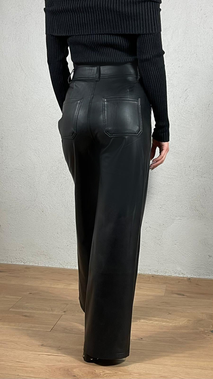 Pantaloni taschini wide leg effetto pelle