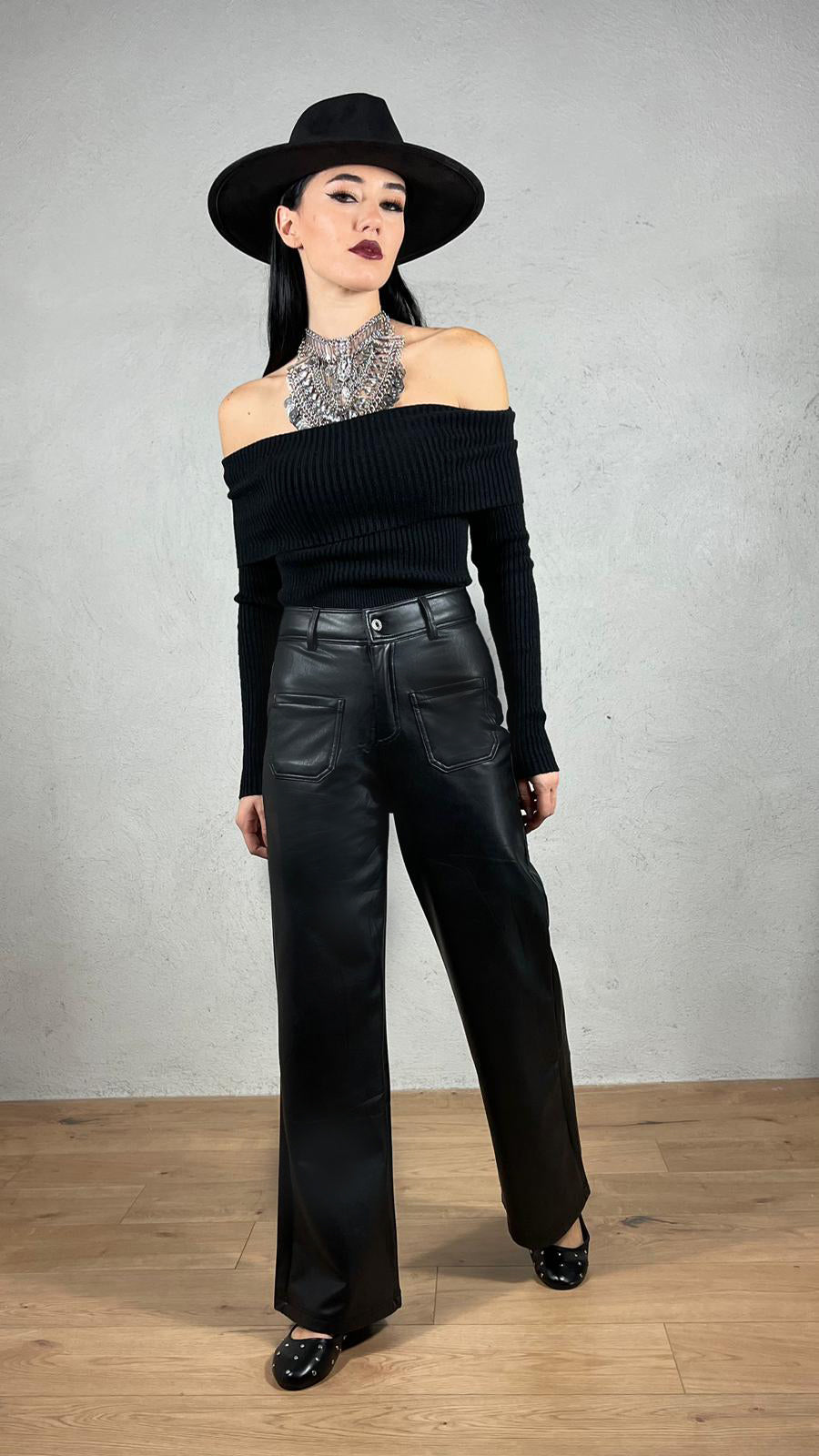 Pantaloni taschini wide leg effetto pelle