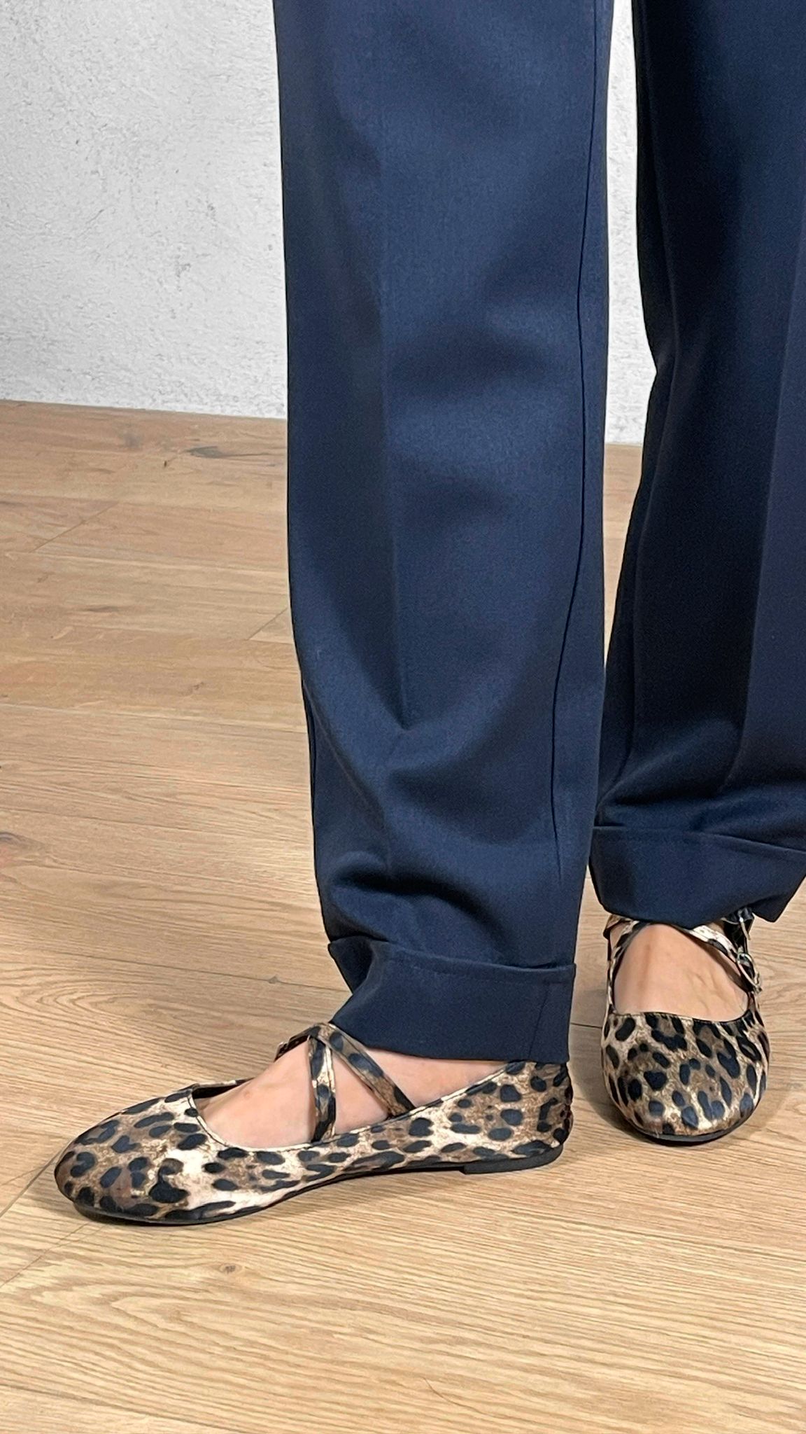 Pantalone a sigaretta con risvolto