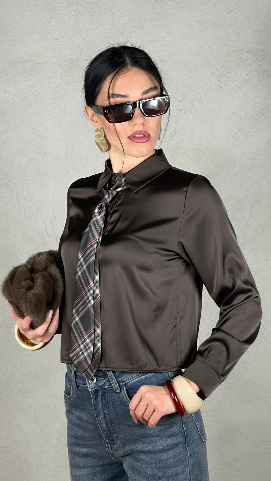 Camicia con cravatta