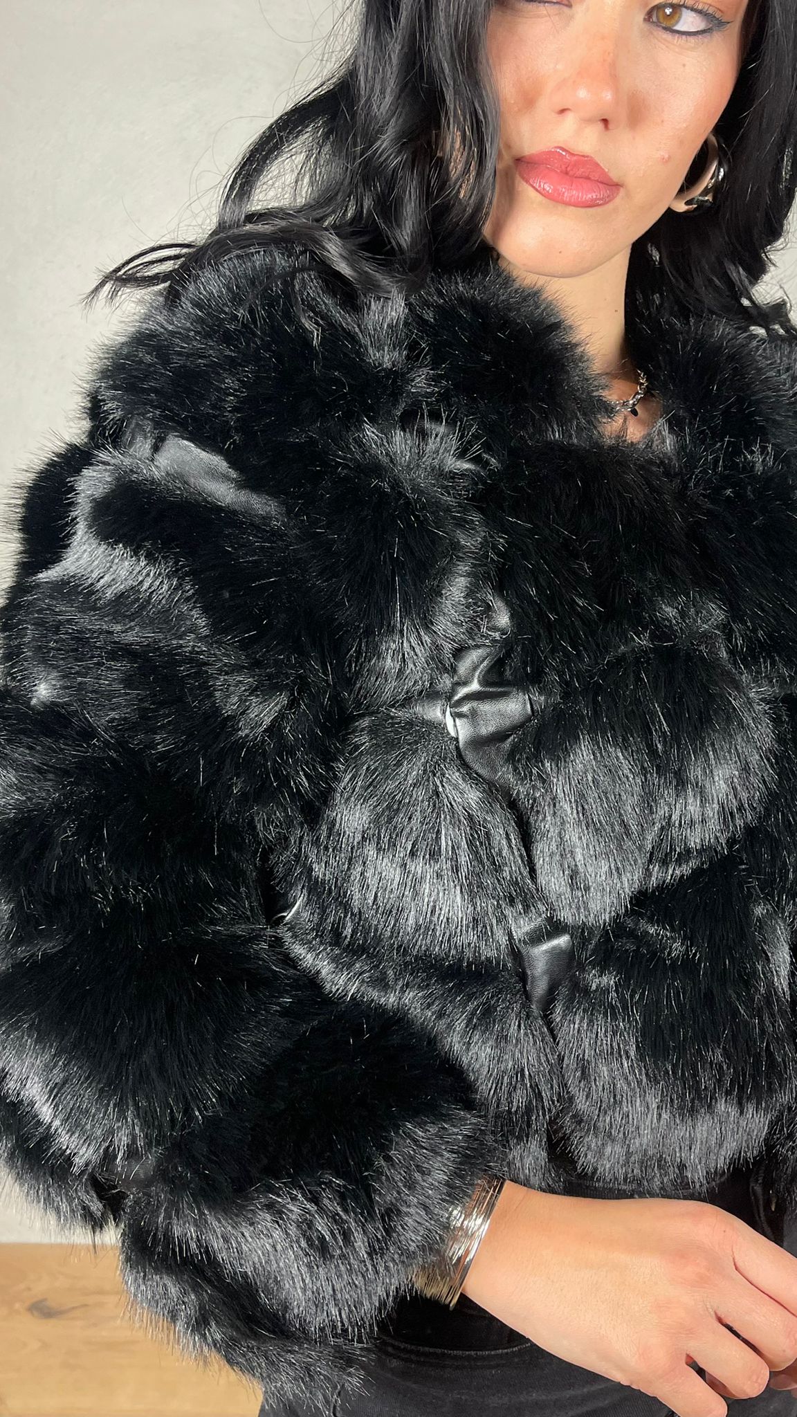 Giacca corta effetto pelliccia