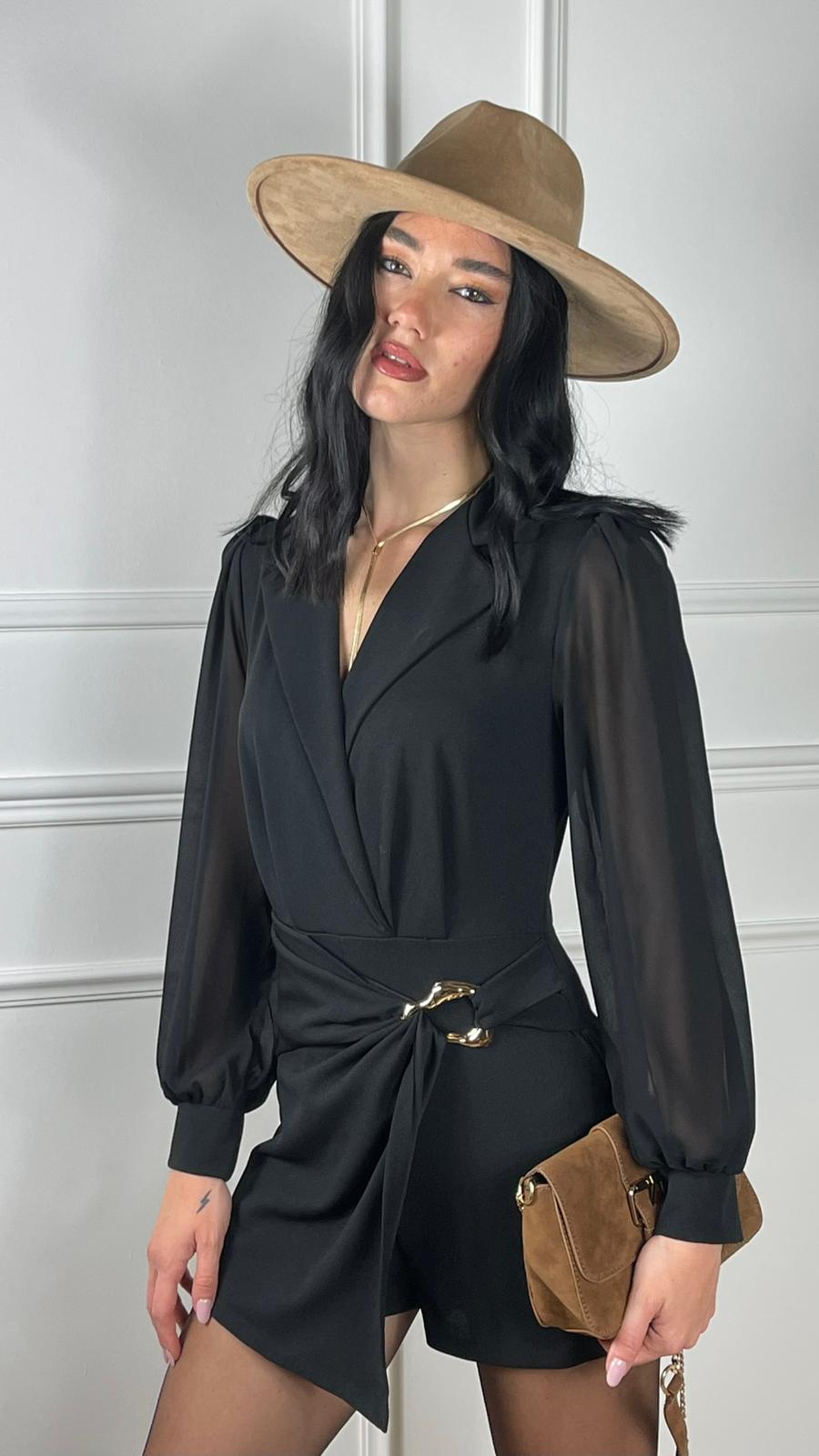 Tuta con accessorio oro