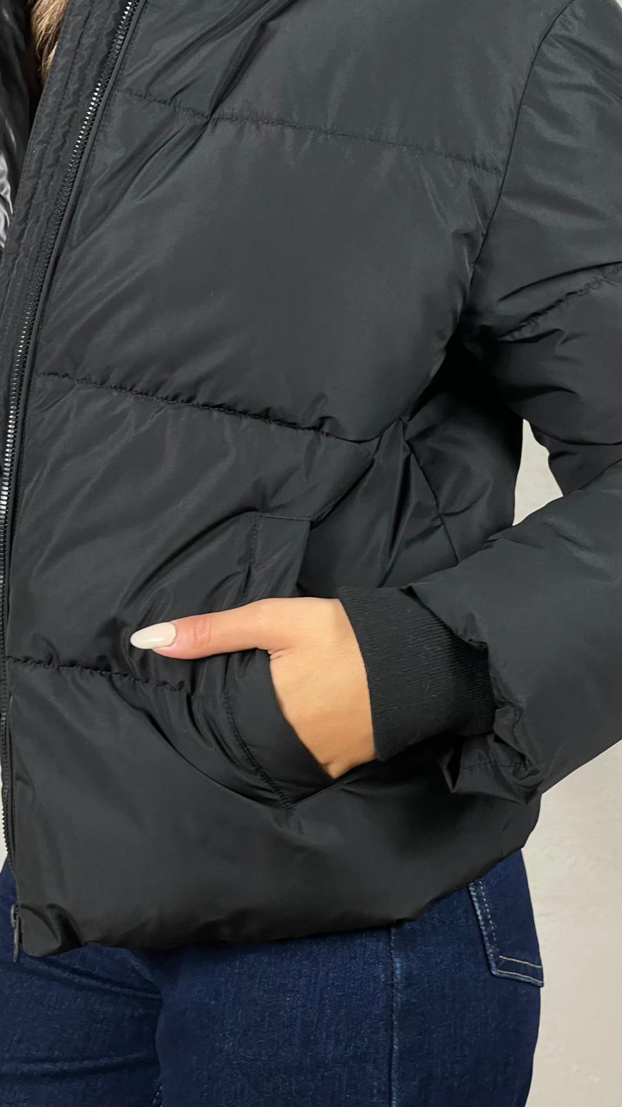 GIUBBOTTO CON CAPPUCCIO|Colore:Nero