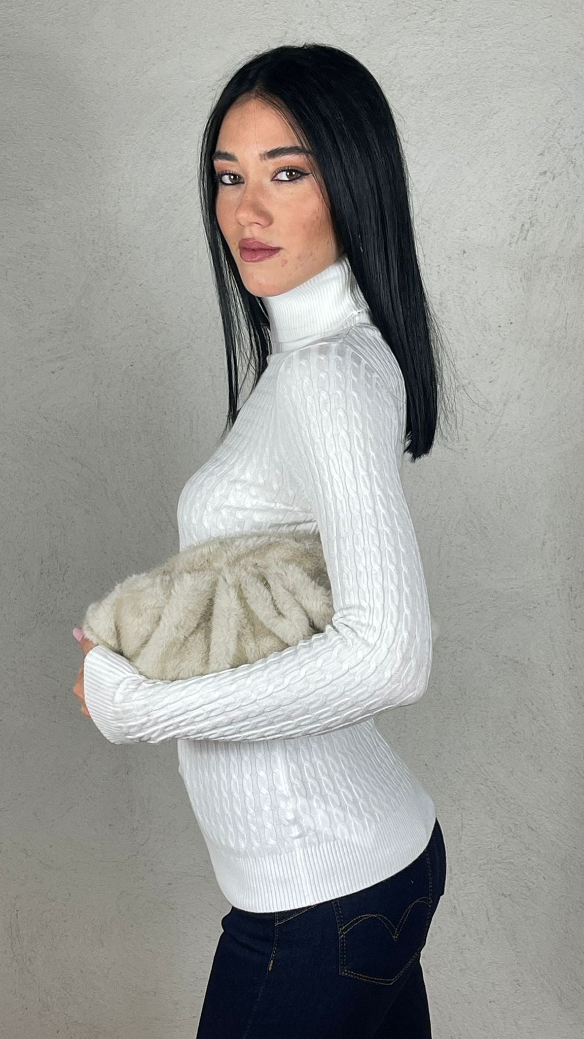 Maglia collo alto trecce