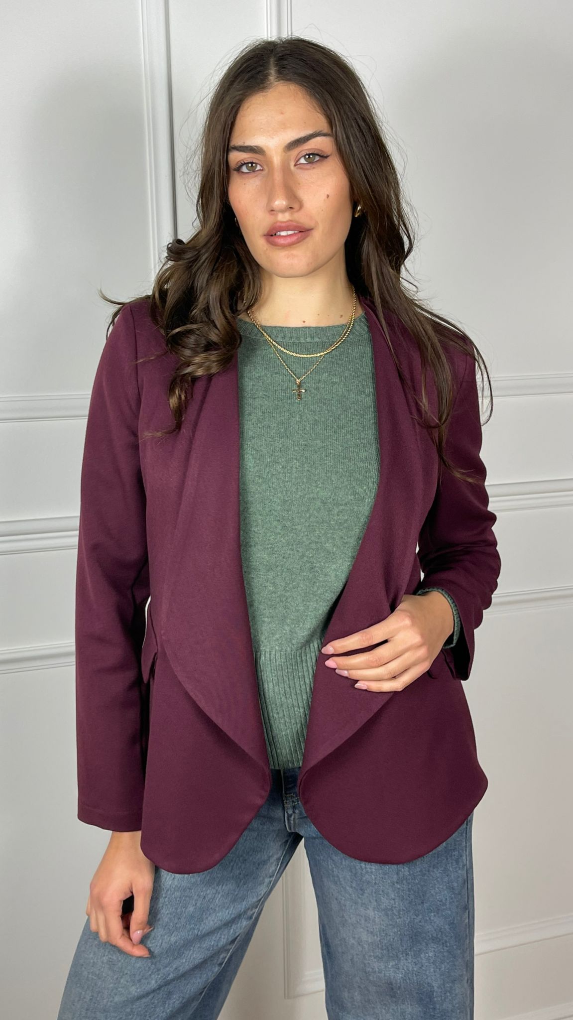 Maglia con accessorio esagonale