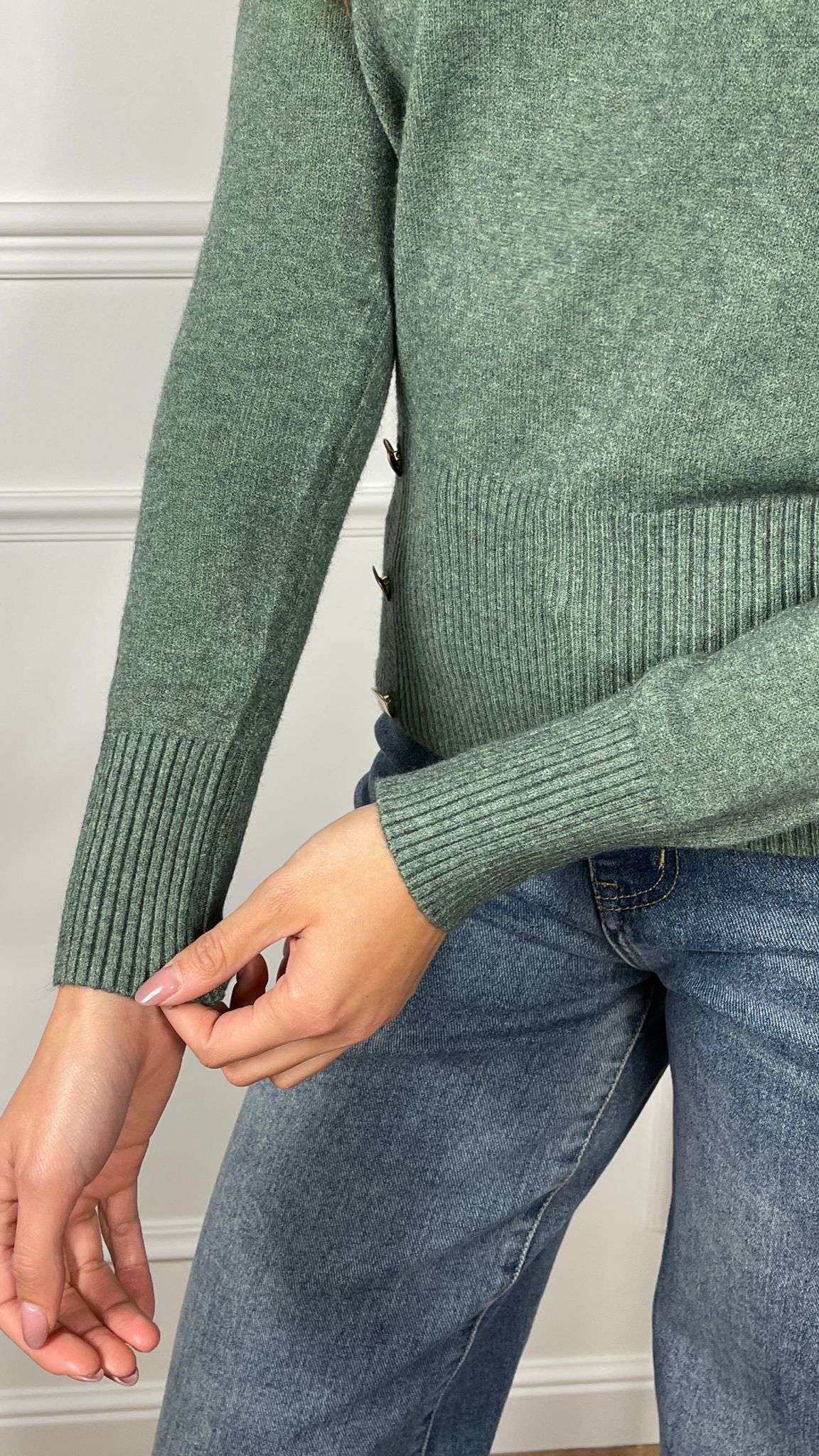 Maglia con accessorio esagonale