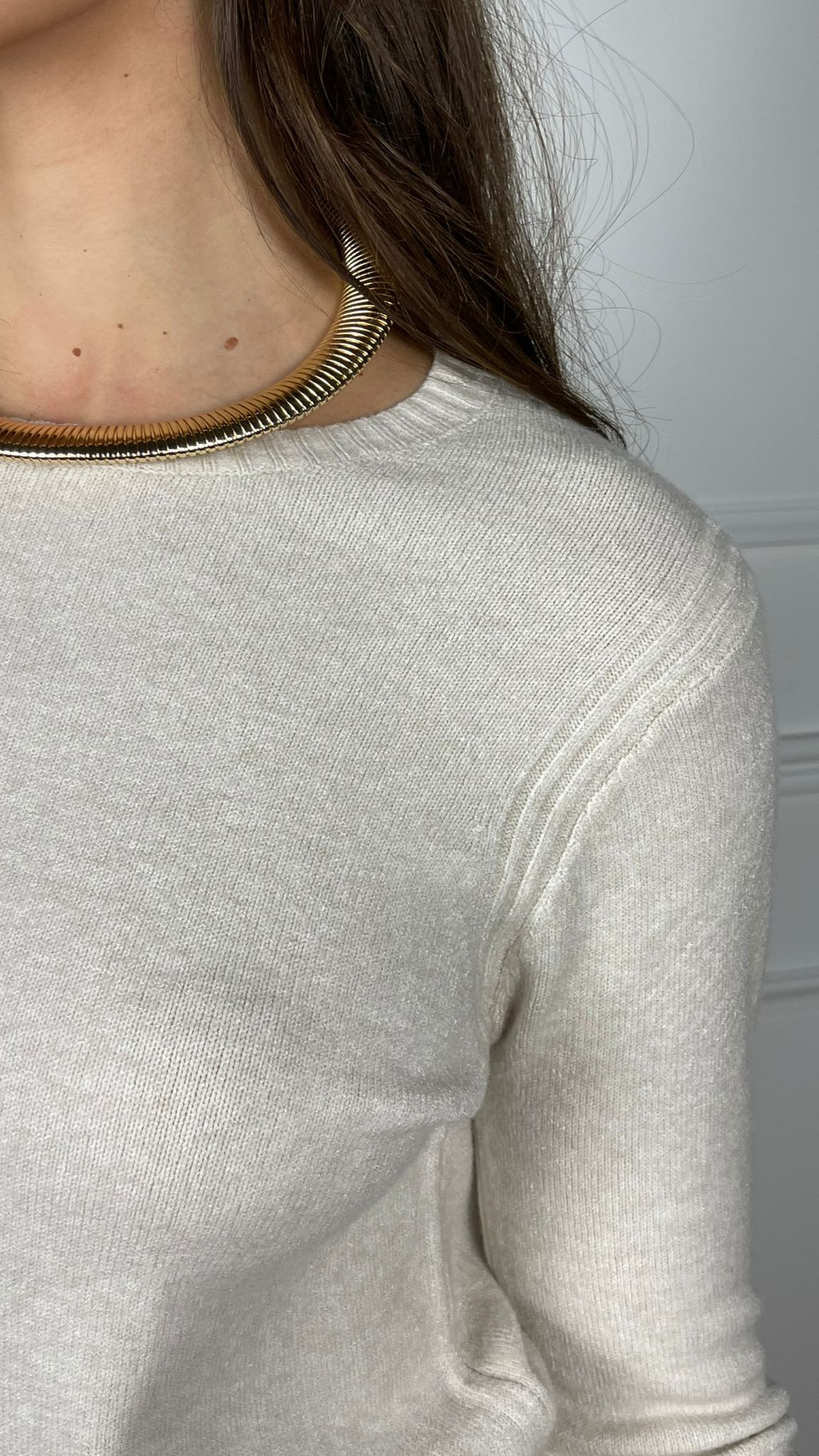 Maglia con accessorio esagonale