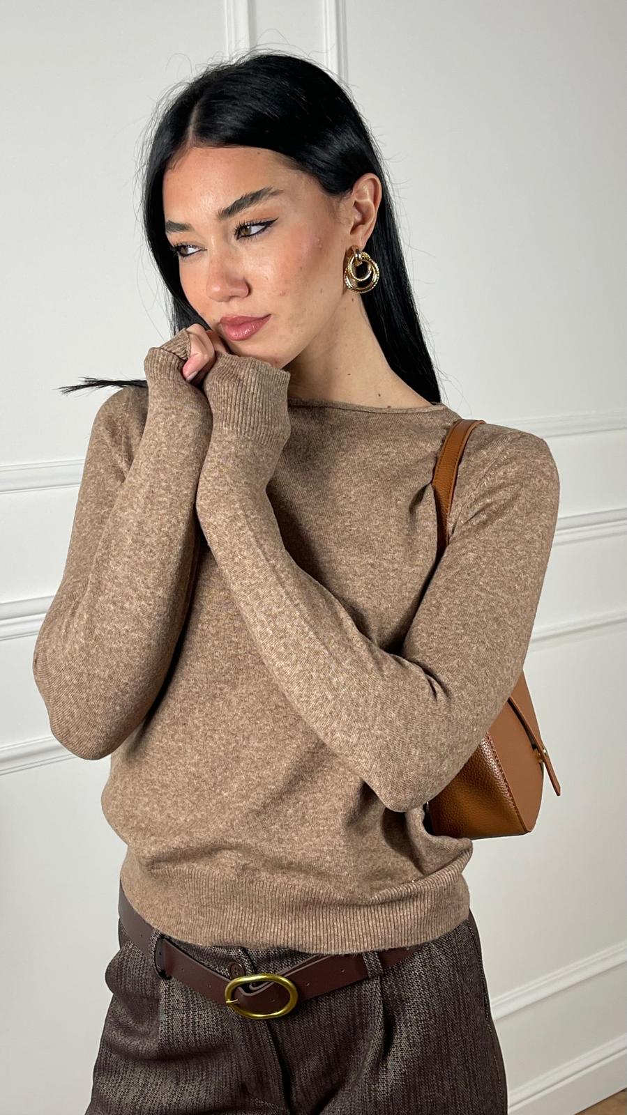 Maglia charms cuore scollo ovale