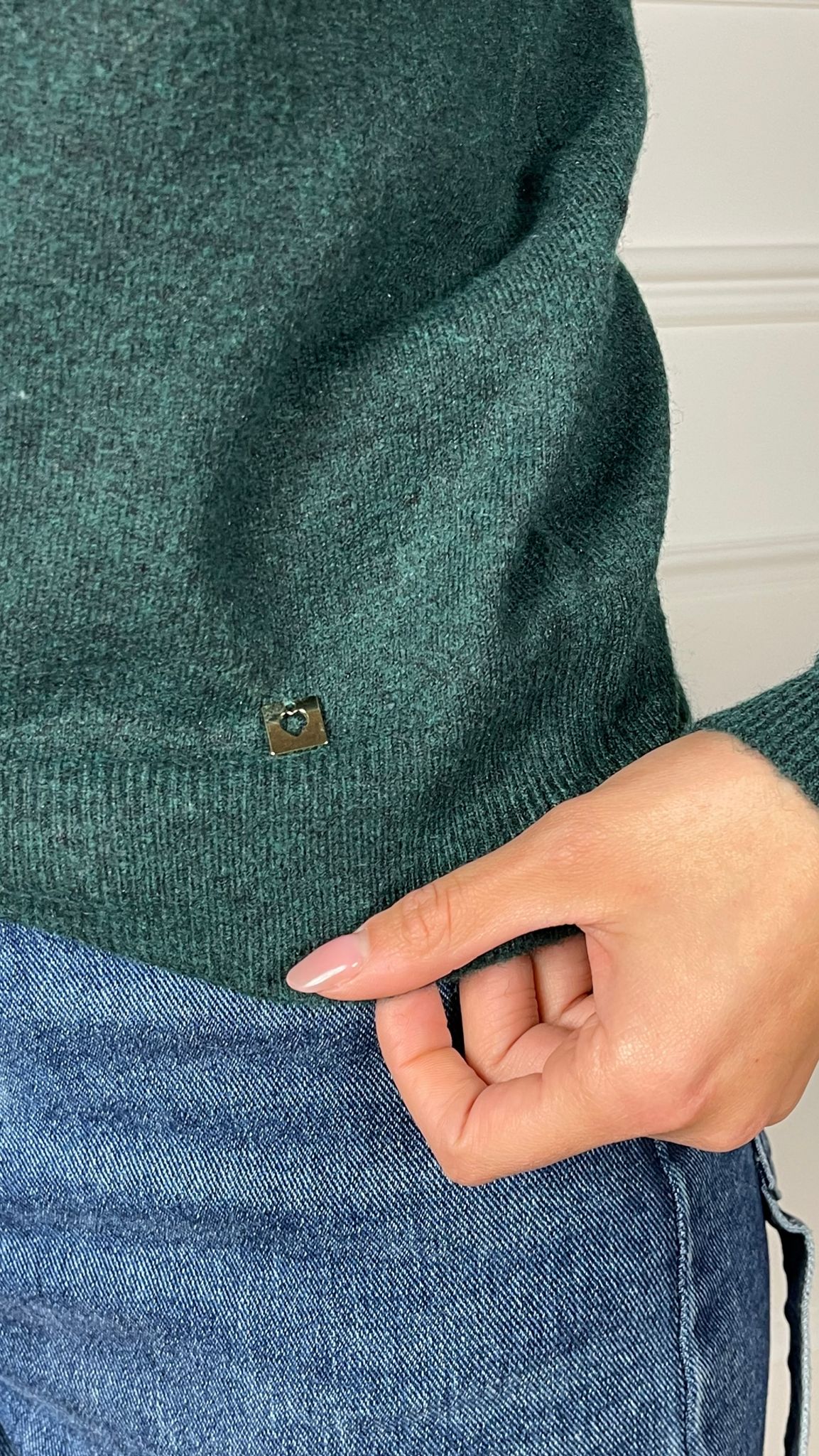 Maglia charms cuore scollo ovale