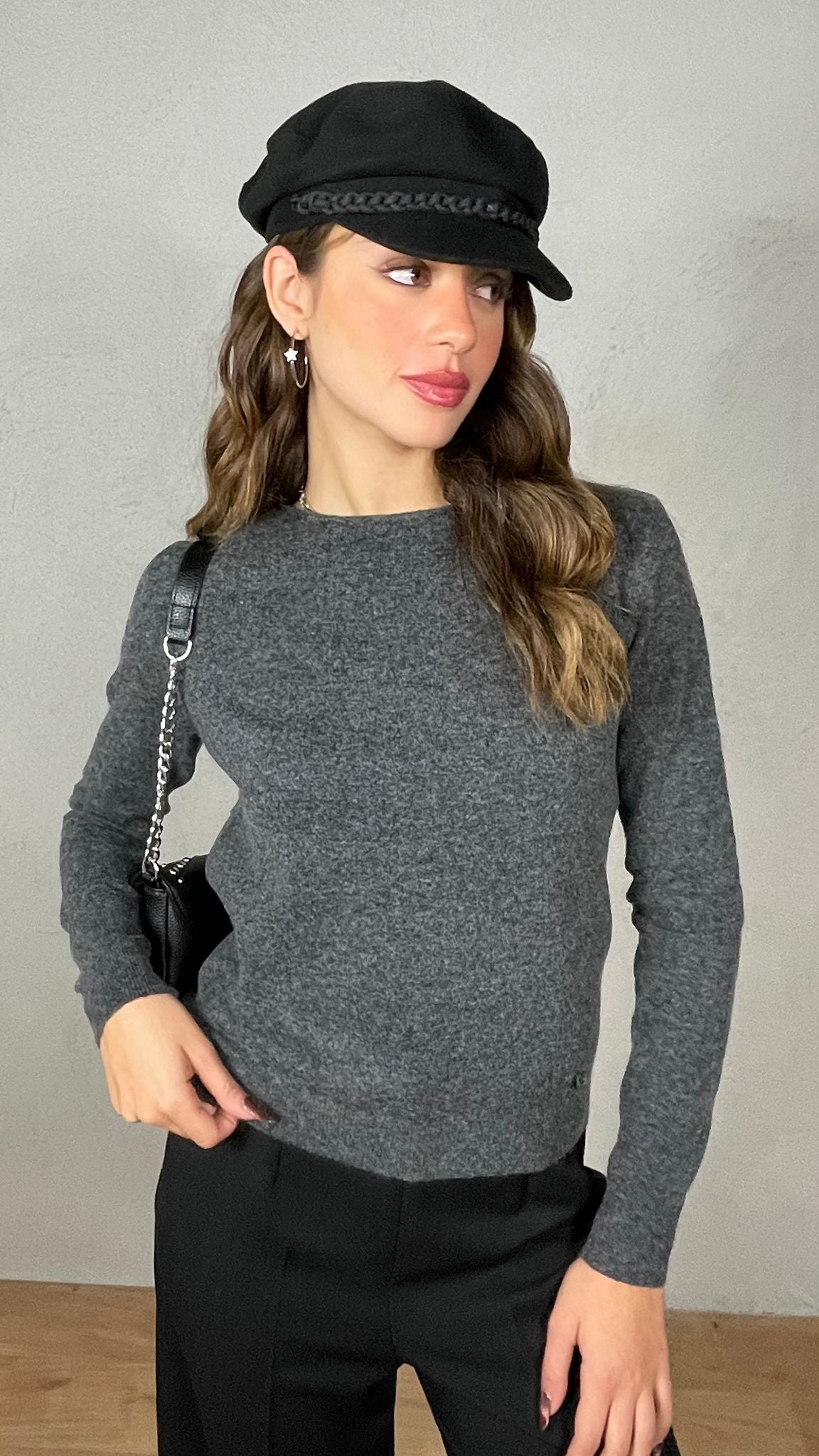 Maglia charms cuore scollo ovale