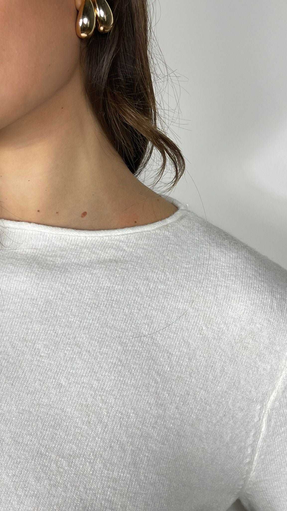 Maglia charms cuore scollo ovale