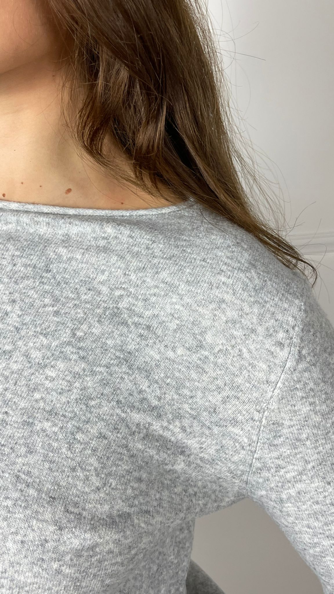 Maglia charms cuore scollo ovale