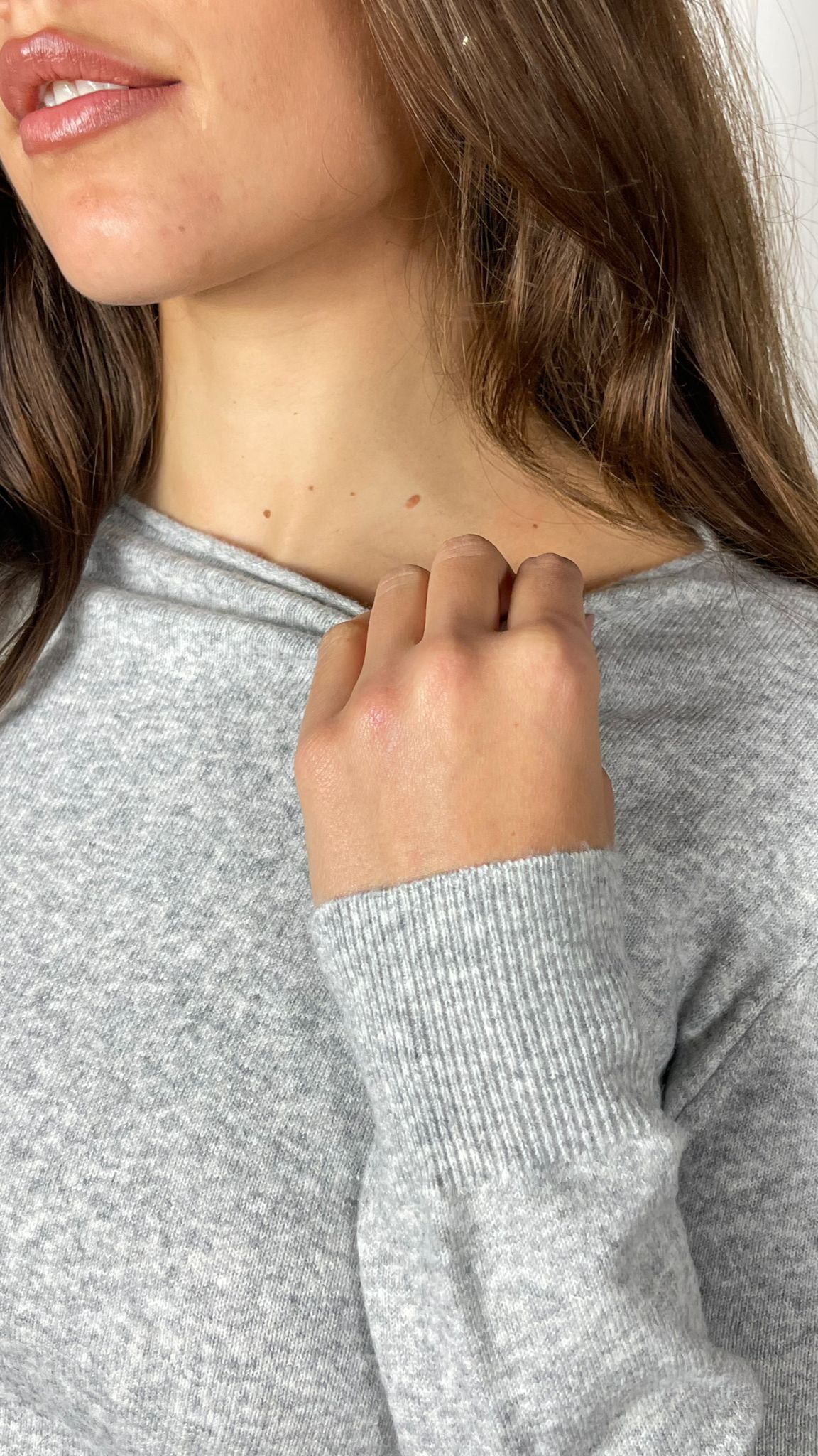 Maglia charms cuore scollo ovale