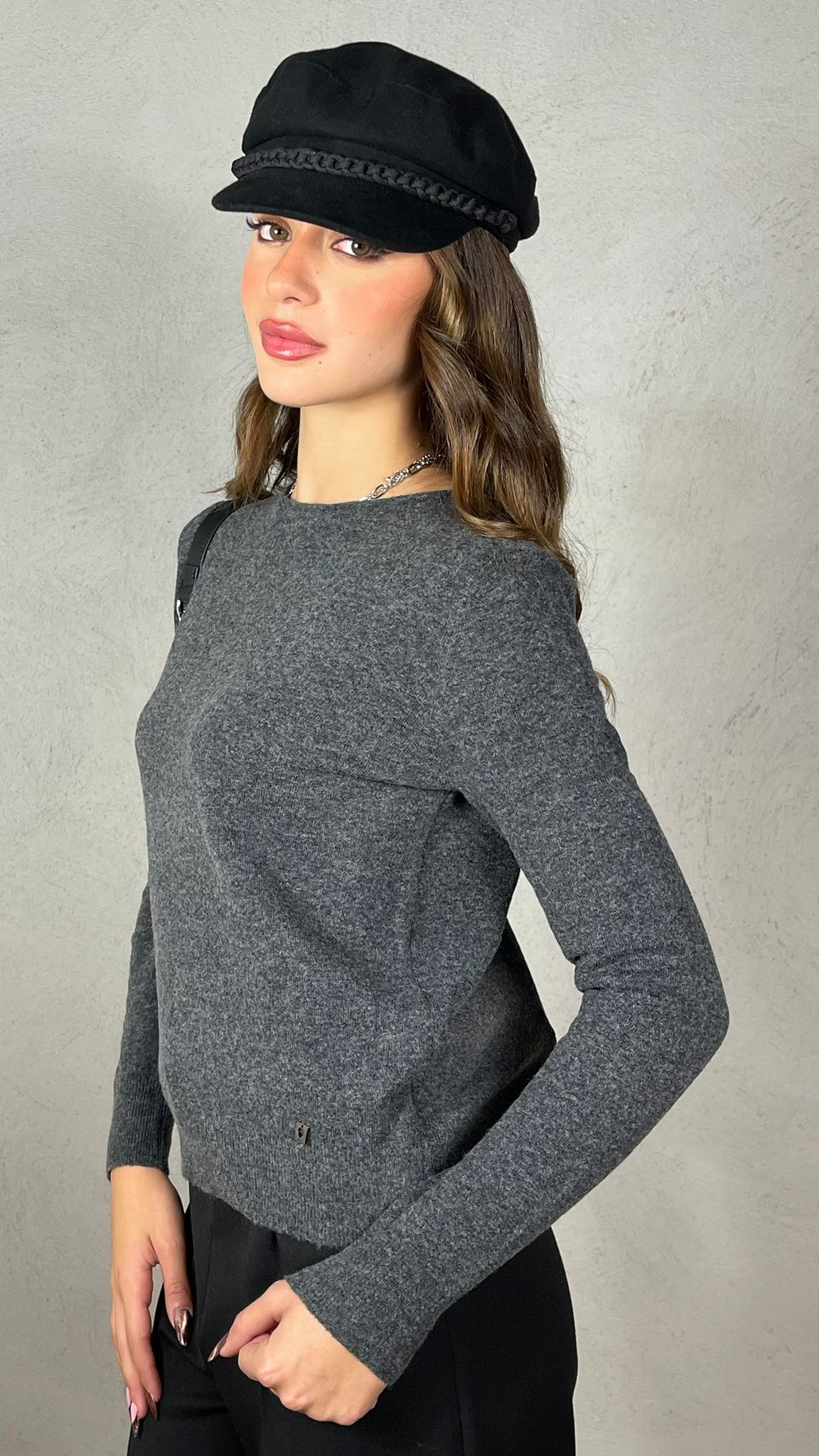 Maglia charms cuore scollo ovale