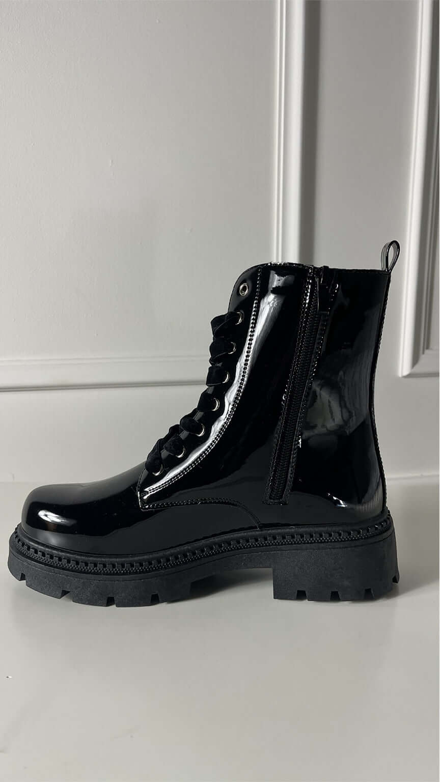 Anfibio con lacci rifinitura lucida - Candida.it