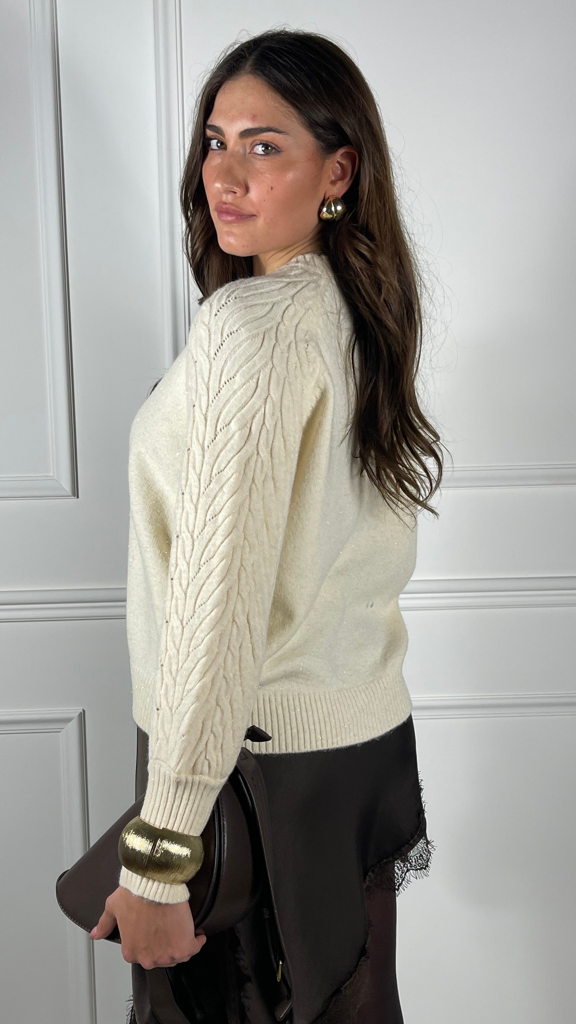 Maglione con treccia sulla spalla