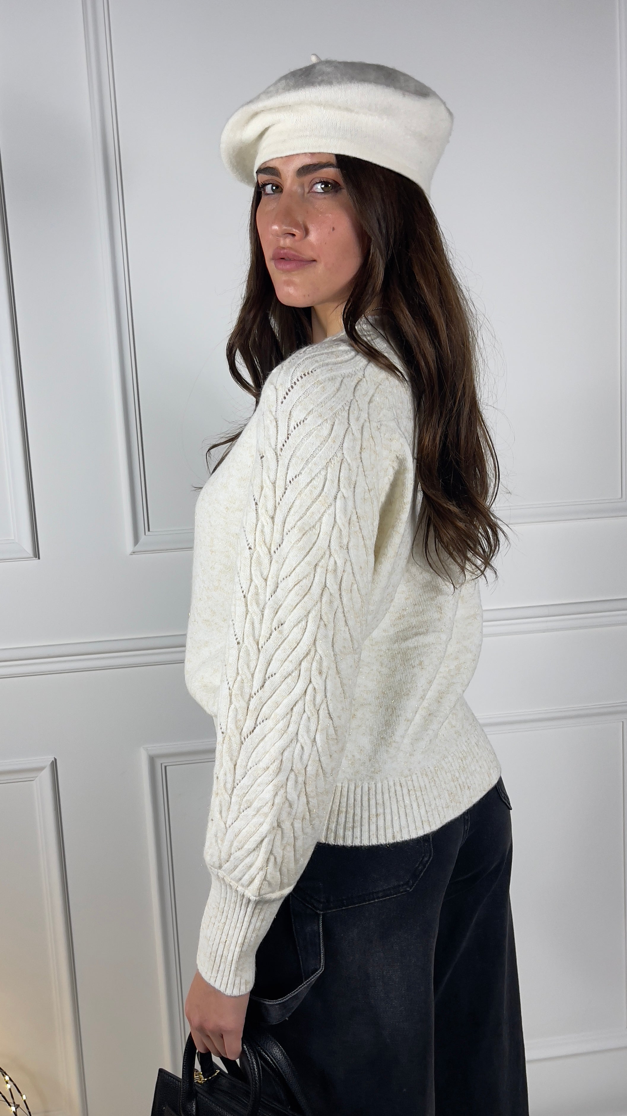 Maglione con treccia sulla spalla