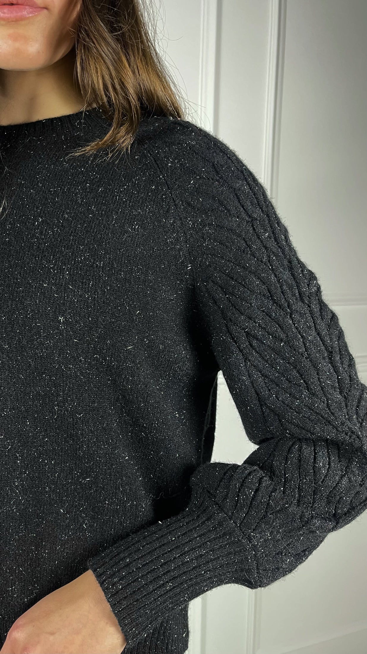 Maglione con treccia sulla spalla