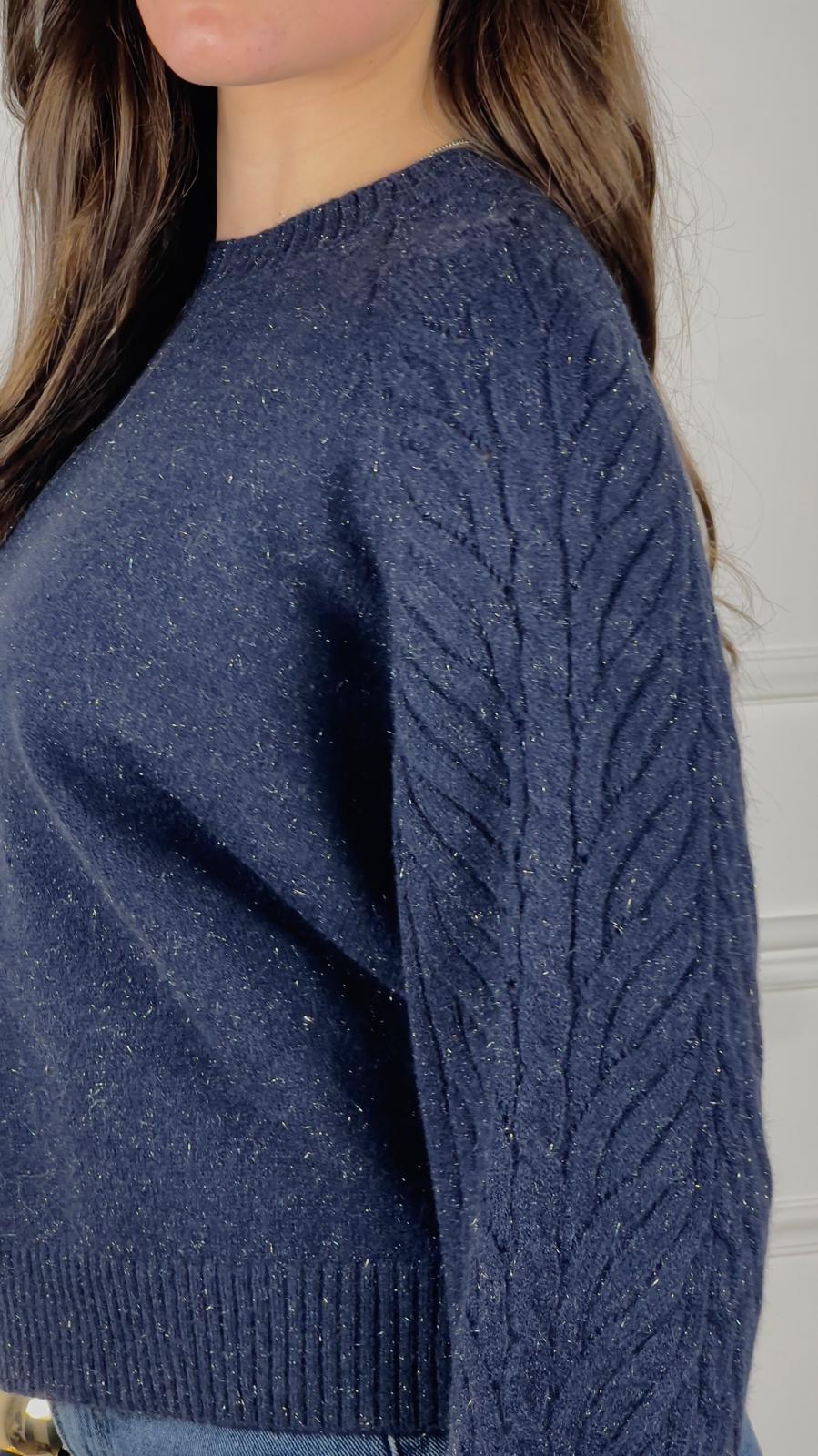 Maglione con treccia sulla spalla