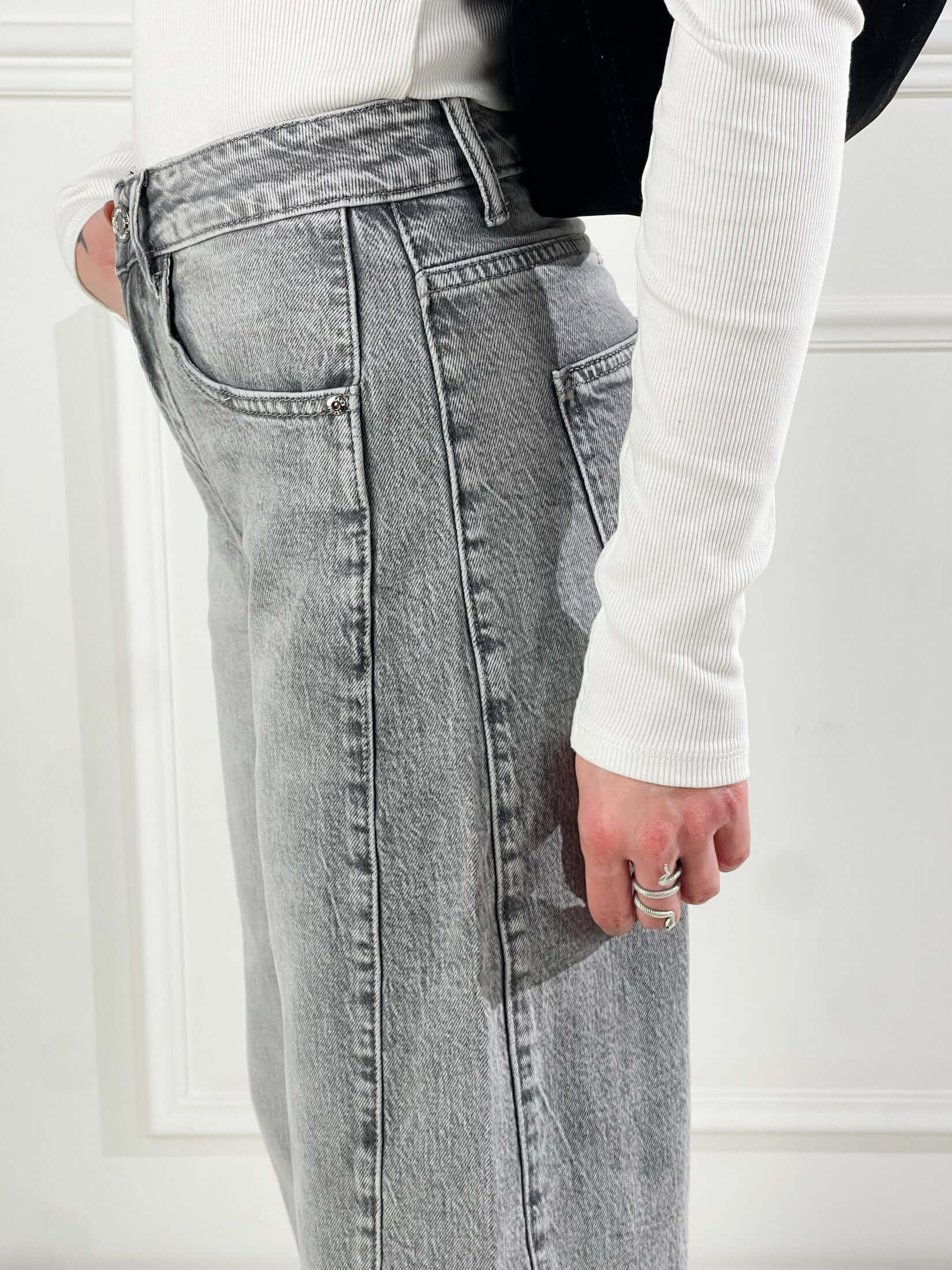 Jeans con cuciture laterali|Colore:Grigio