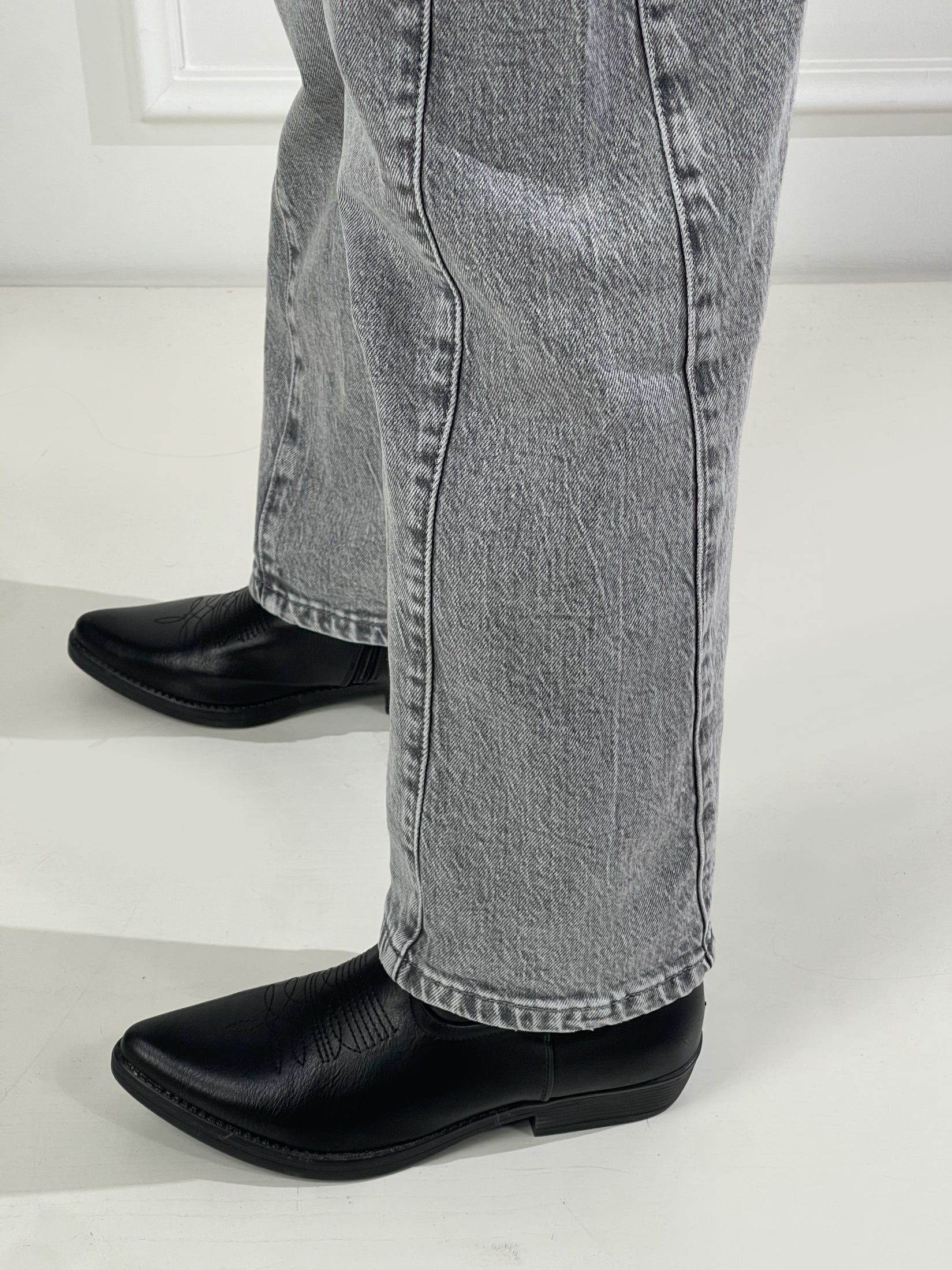 Jeans con cuciture laterali|Colore:Grigio