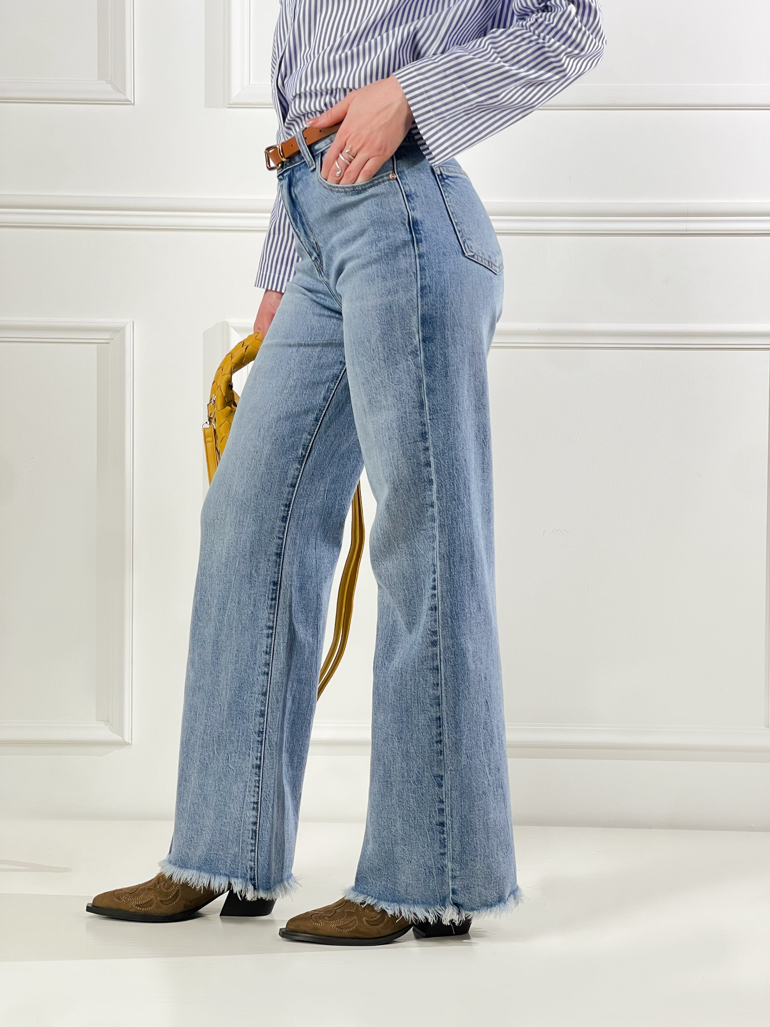 Jeans zampa sfrangiato|Colore:Jeans