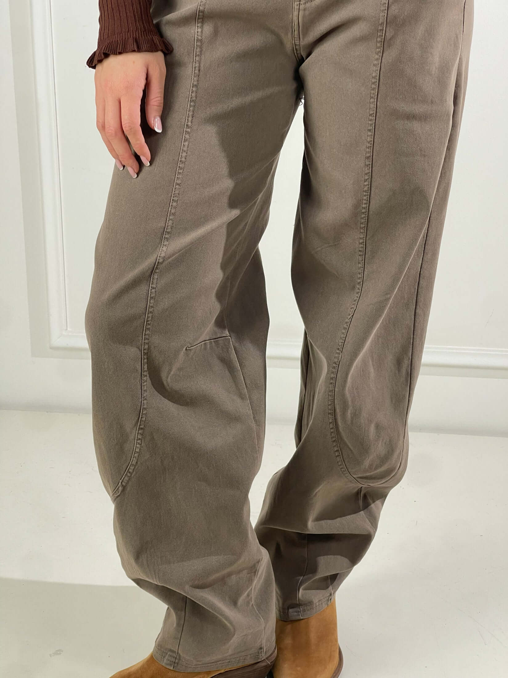 Pantalone Barrel colorato con cinta|Colore:Caffe