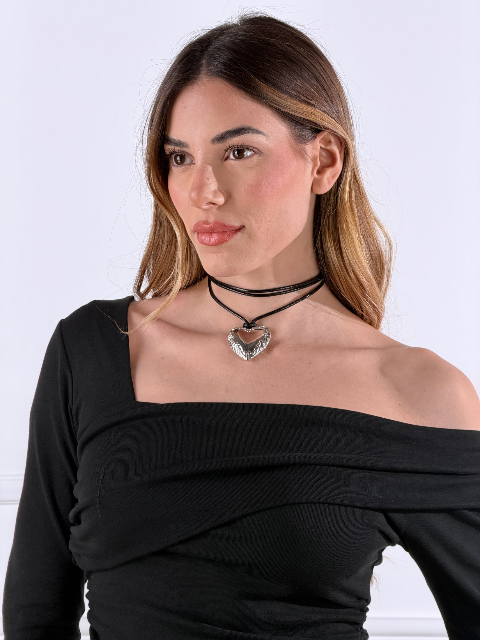 Maglia scollo a barca asimmetrico|Colore:Nero