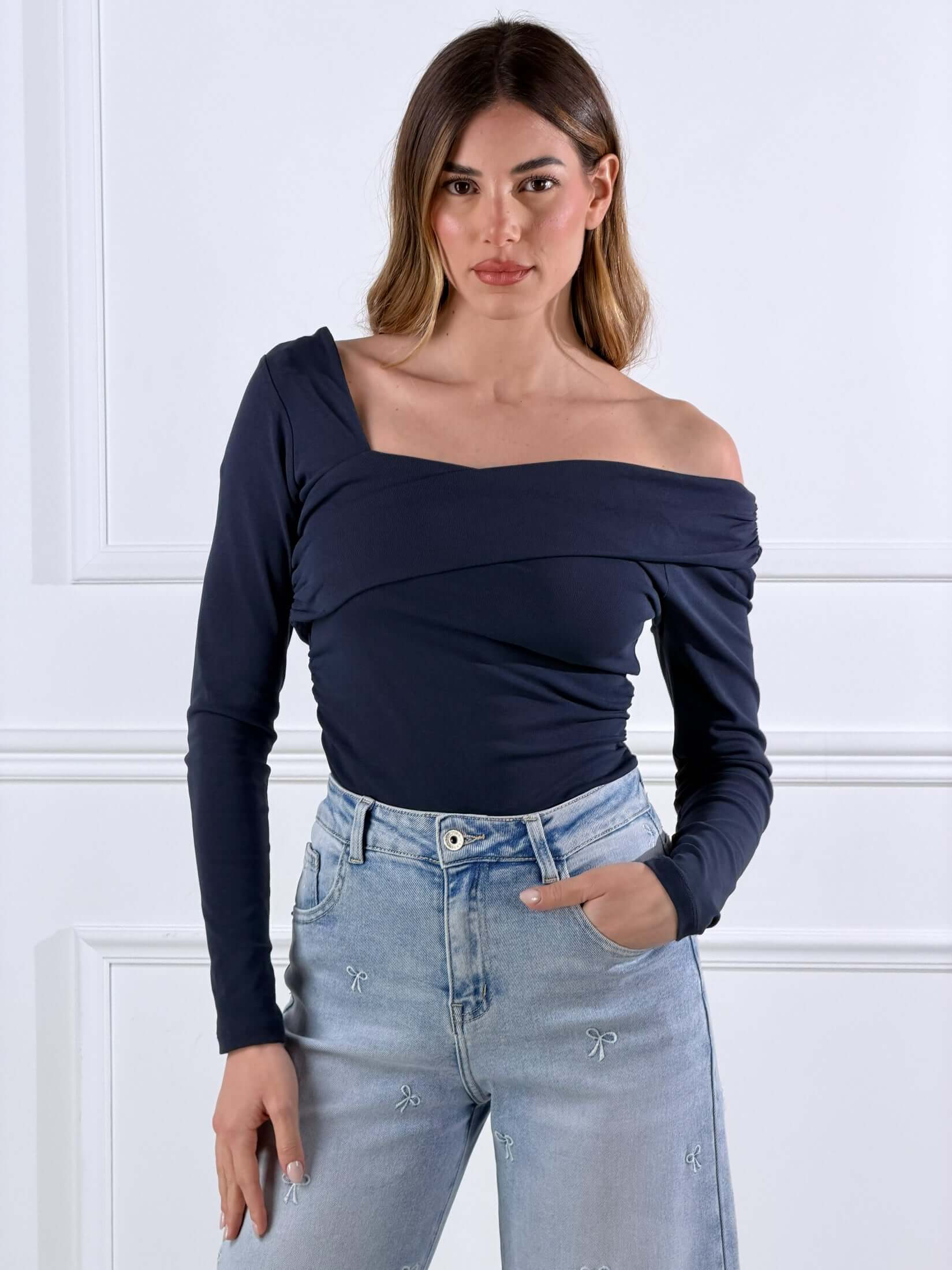 Maglia scollo a barca asimmetrico|Colore:Blu