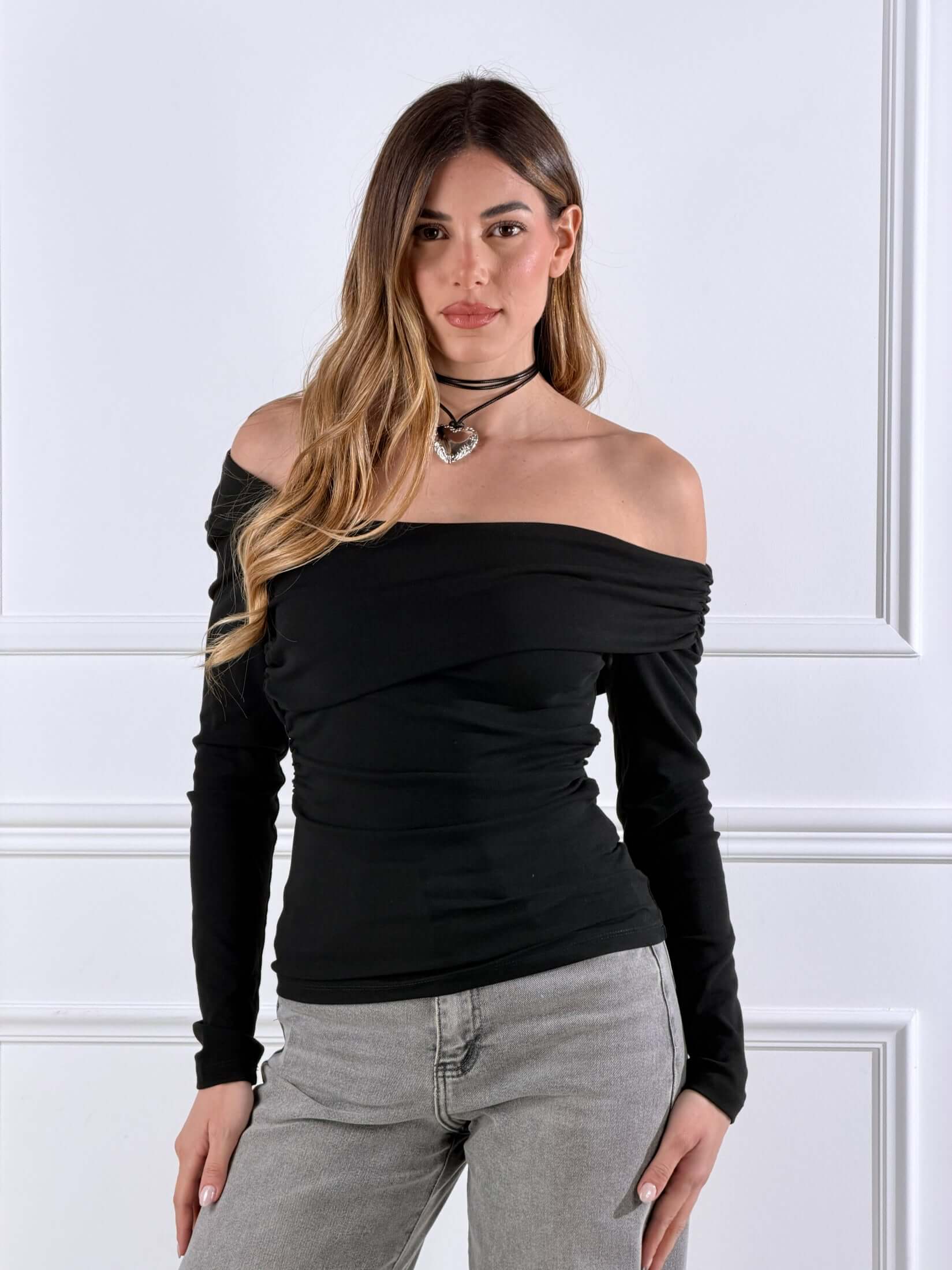 Maglia scollo a barca asimmetrico|Colore:Nero