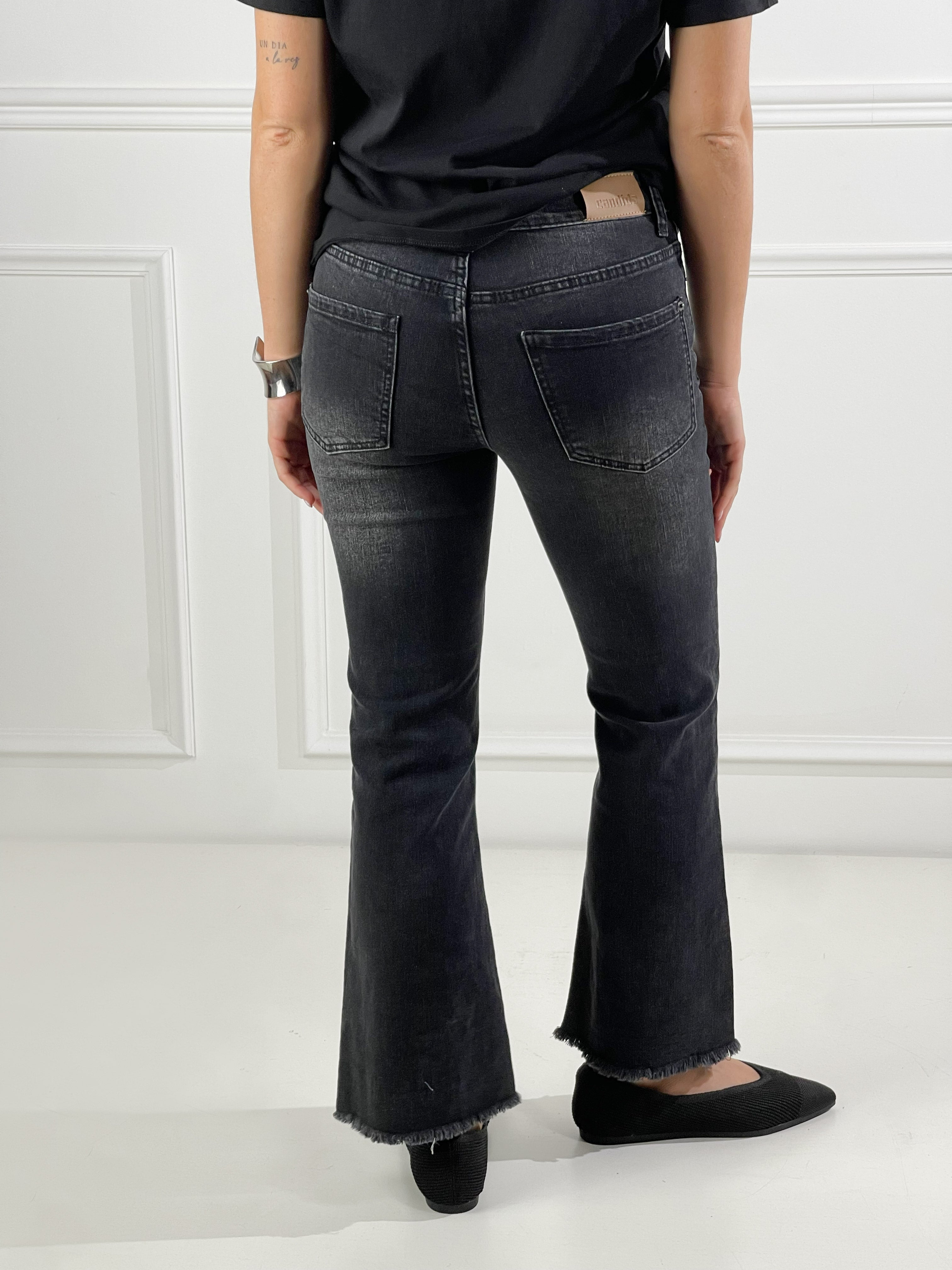 Jeans capri zampetta|Colore:Nero