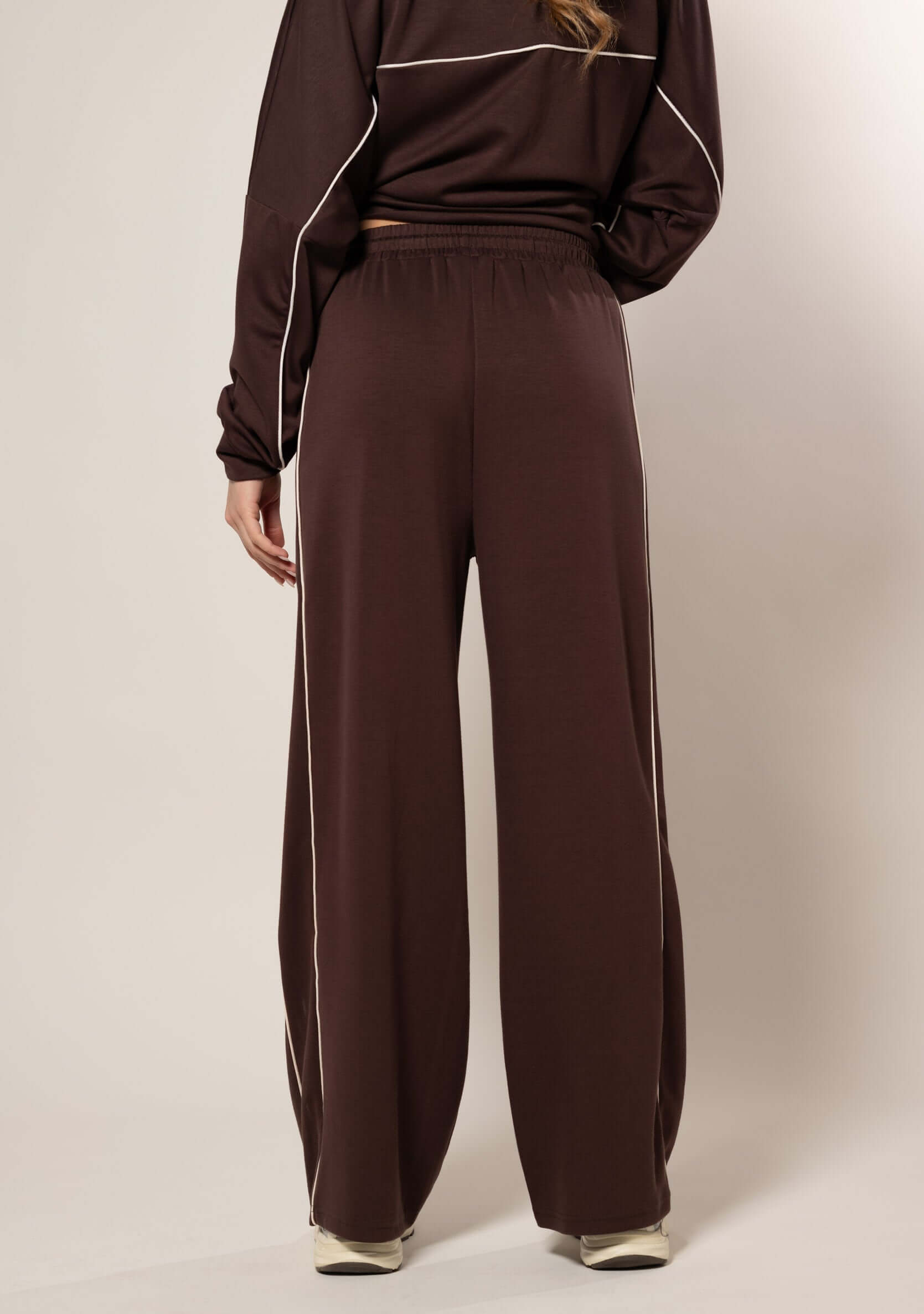 Tuta con profili a contrasto|Colore:Caffe