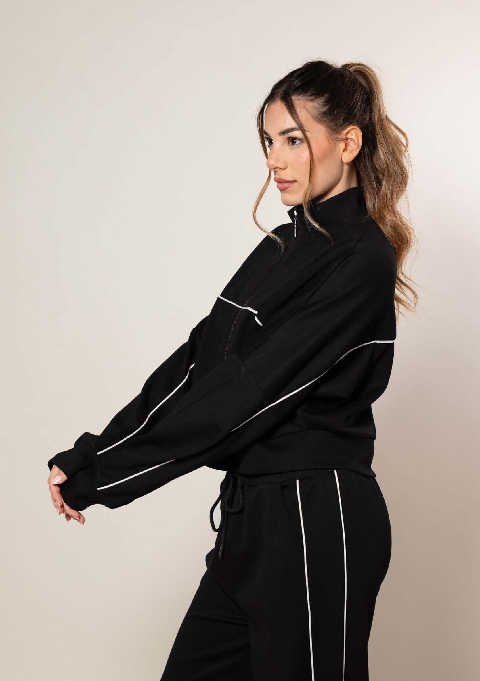 Tuta con profili a contrasto|Colore:Nero