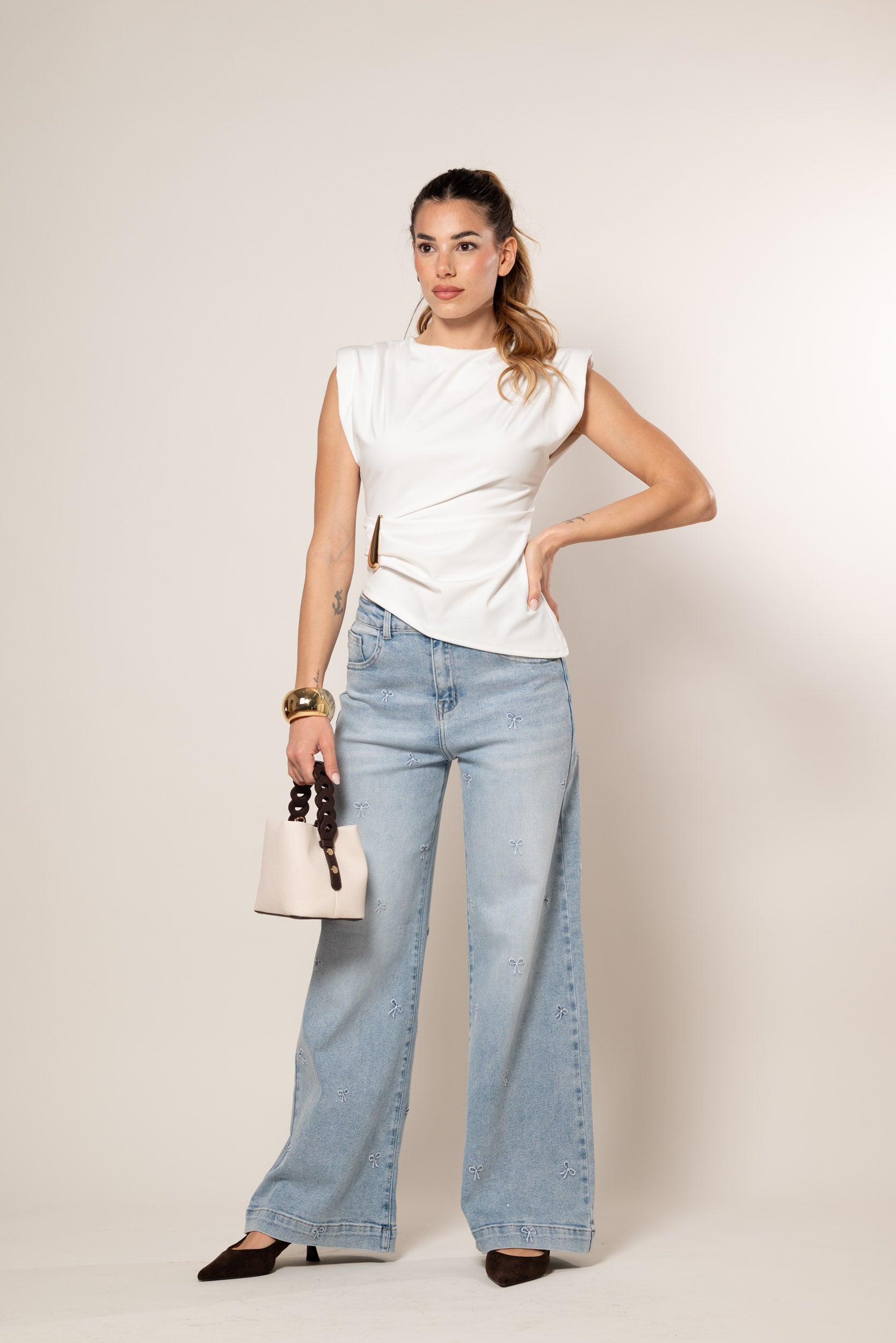 Maglia groffata con accessorio|Colore:Bianco