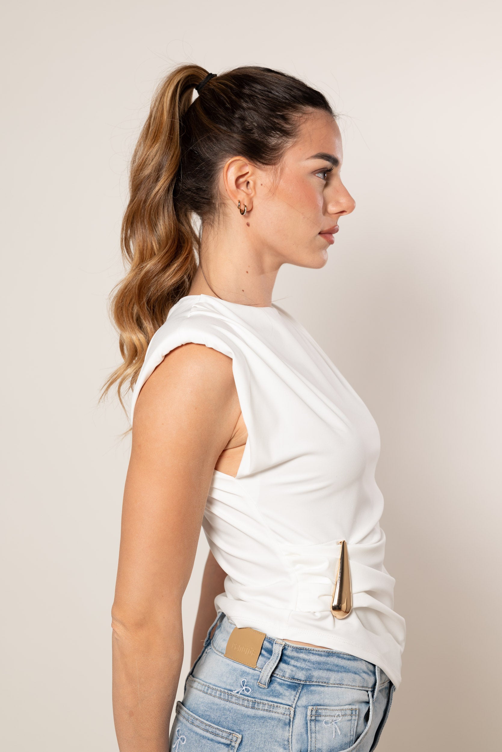 Maglia groffata con accessorio|Colore:Bianco