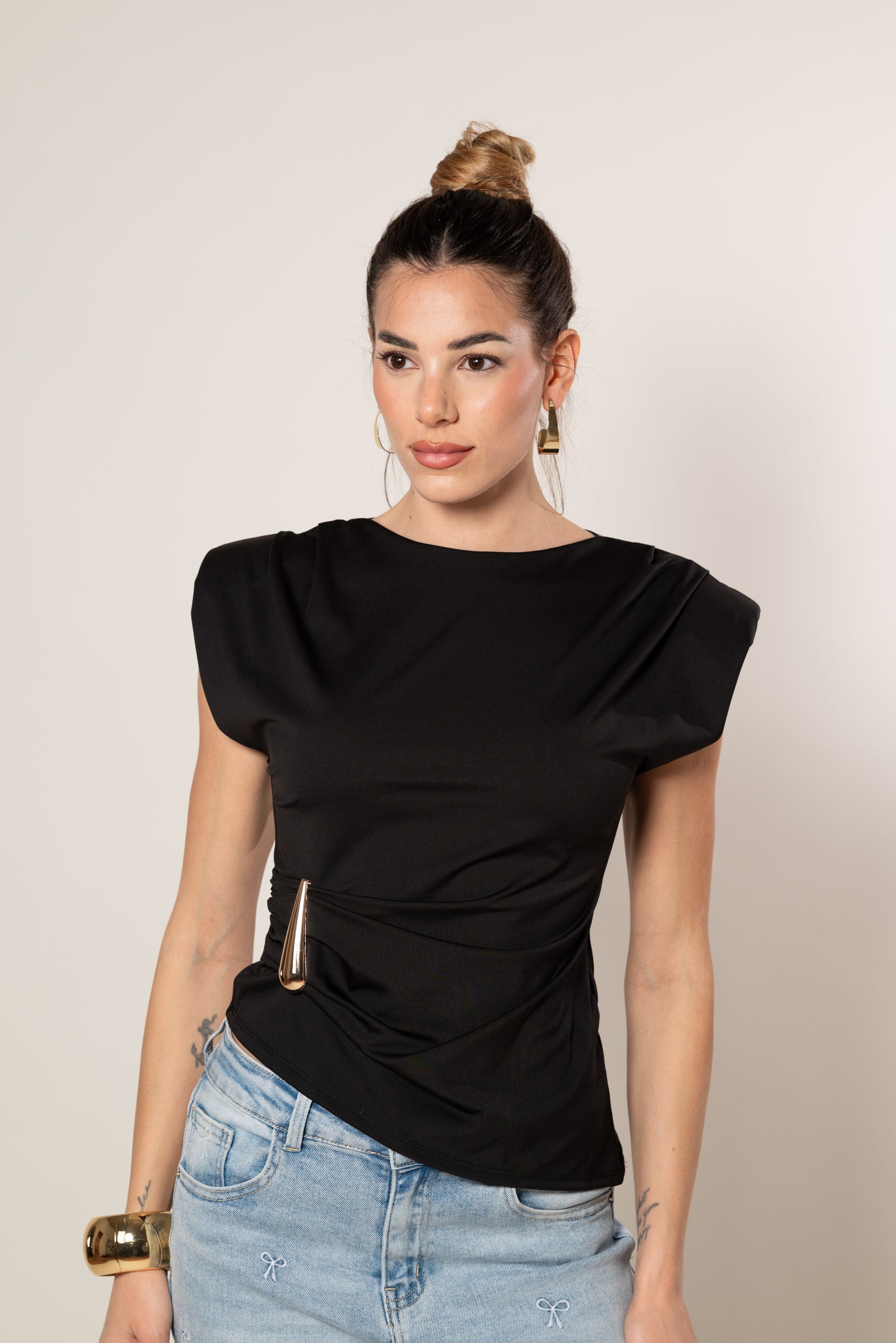 Maglia groffata con accessorio|Colore:Nero