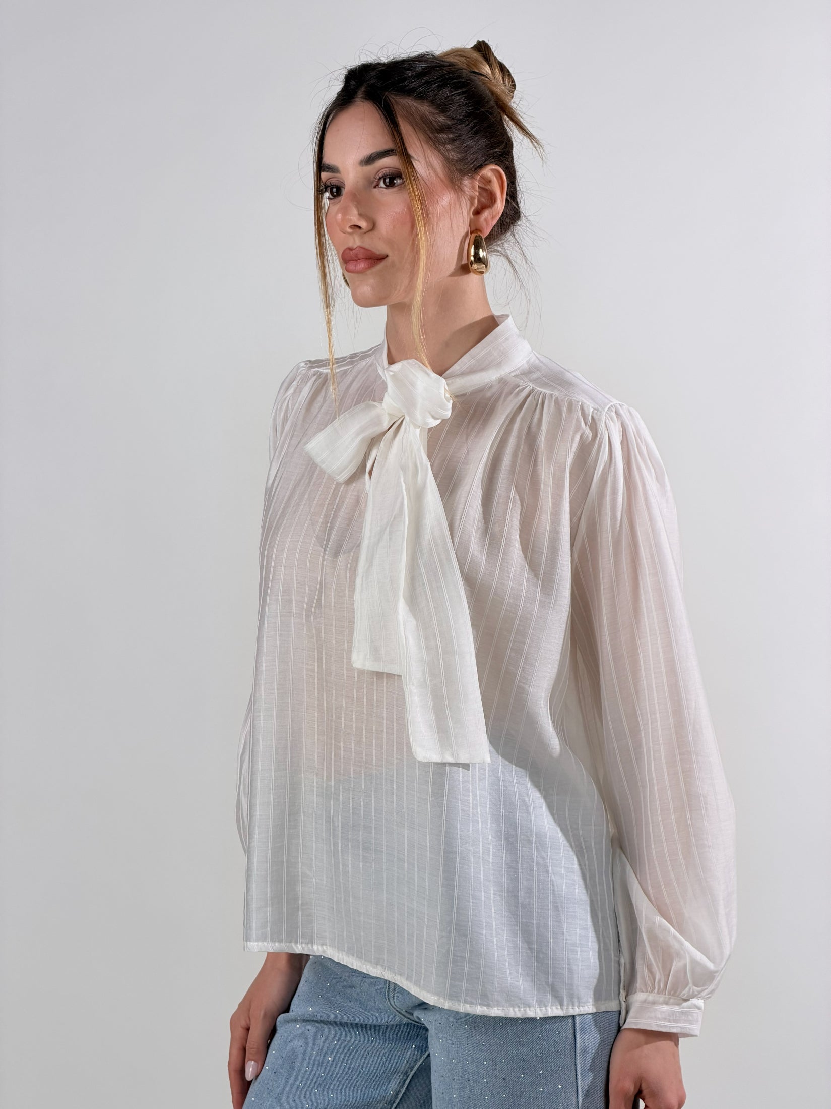 Blusa con fiocco|Colore:Bianco