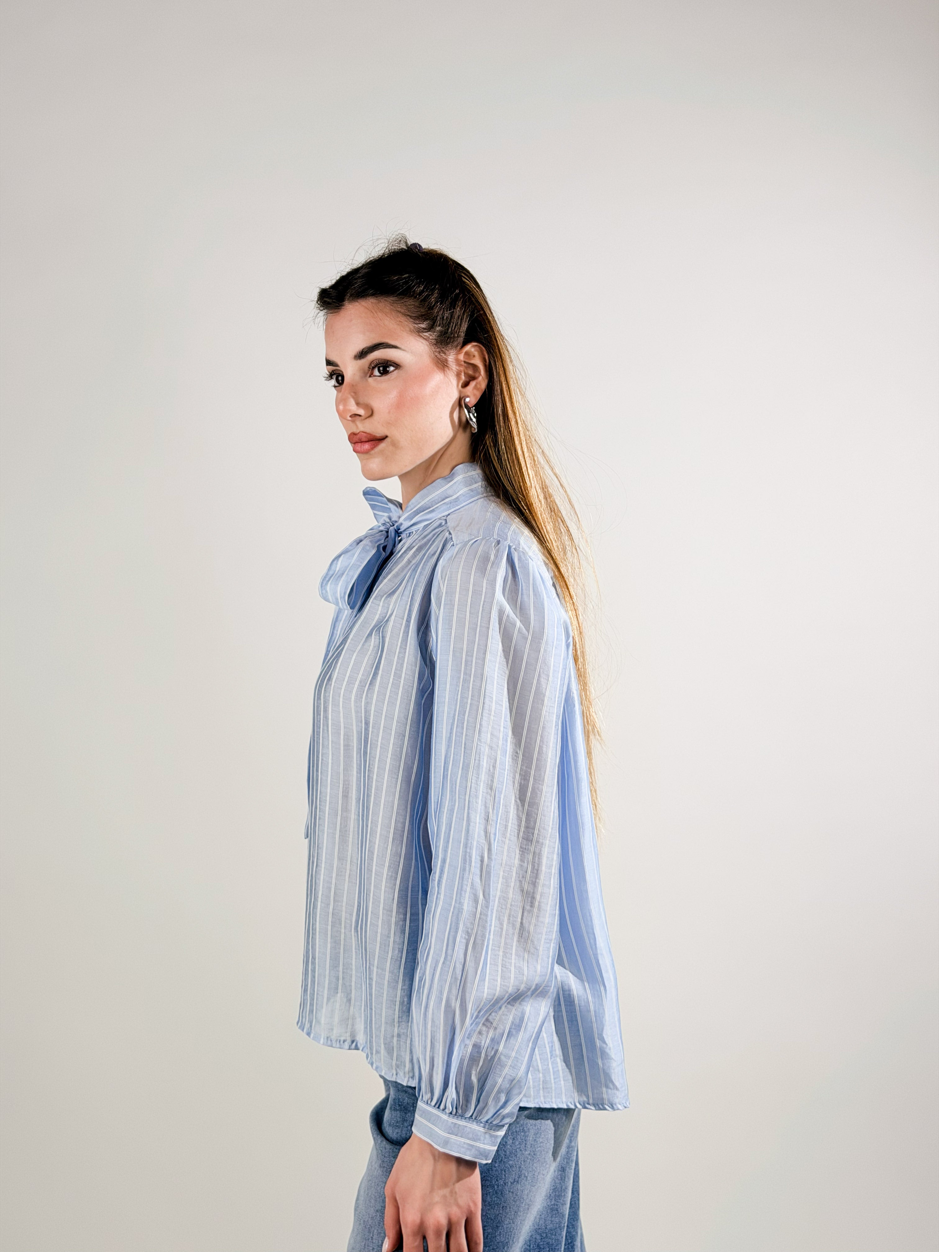 Blusa con fiocco|Colore:Celeste