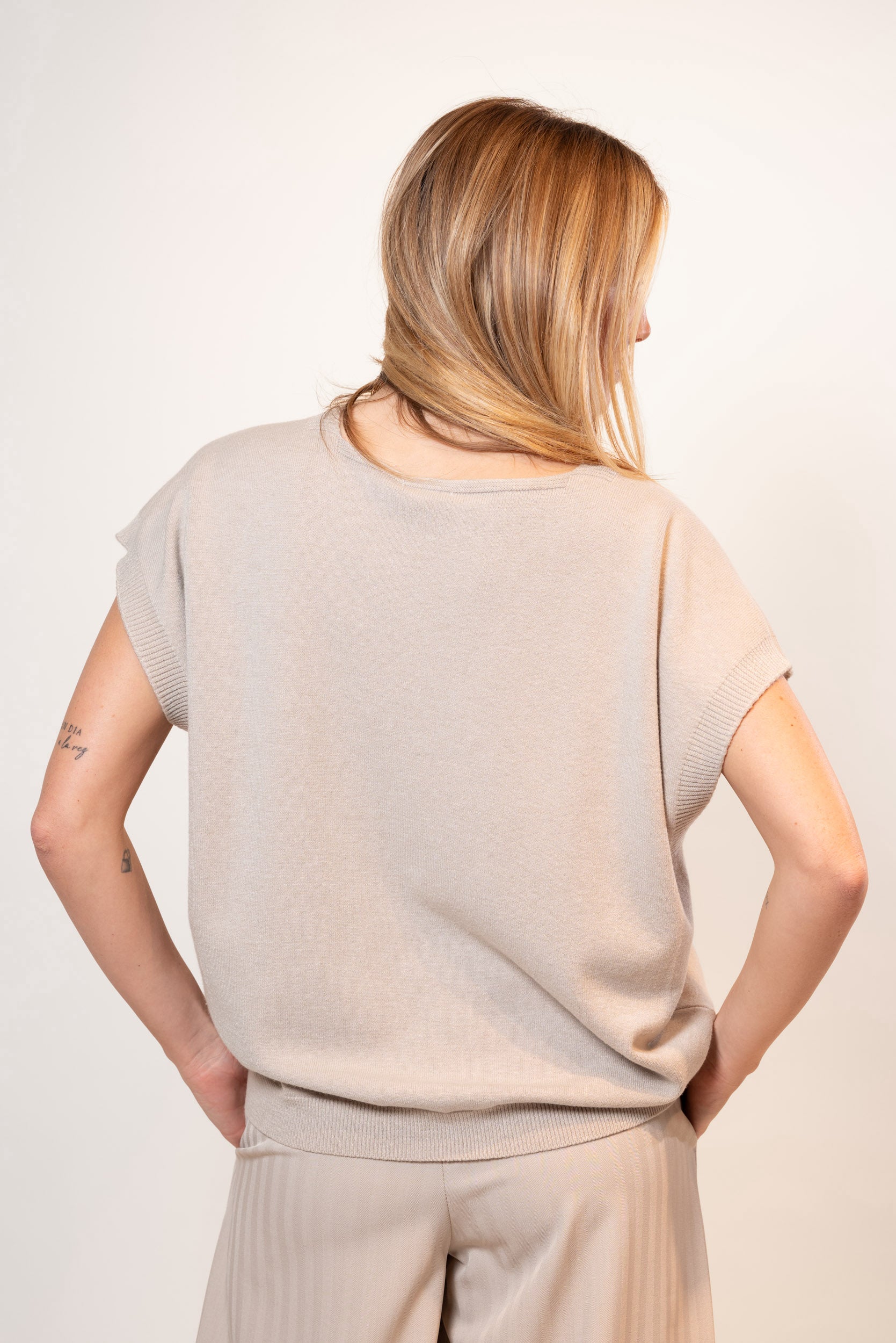 Maglia Smanicata scollo a V|Colore:Sabbia