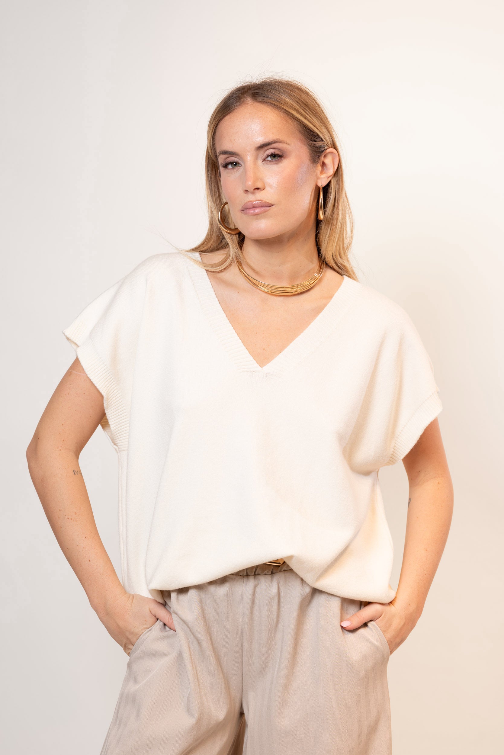 Maglia Smanicata scollo a V|Colore:Burro