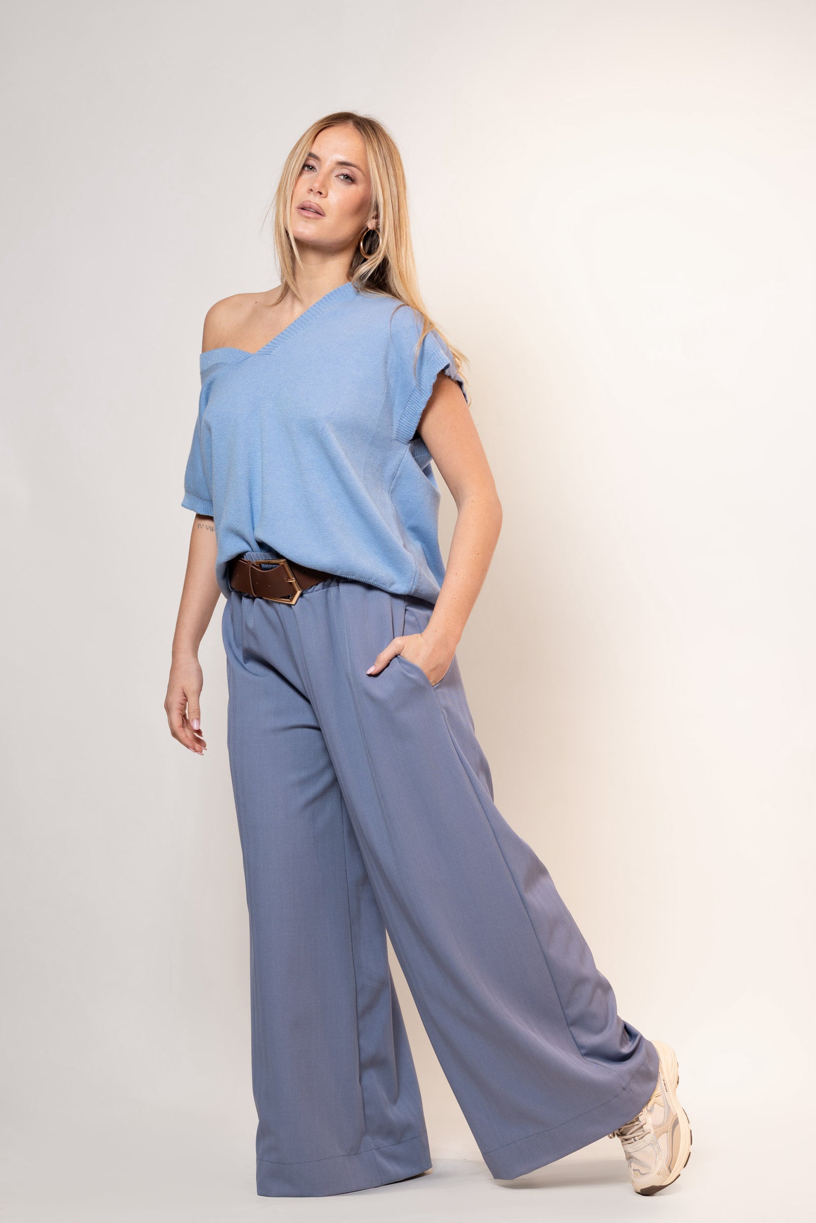 Maglia Smanicata scollo a V|Colore:Celeste