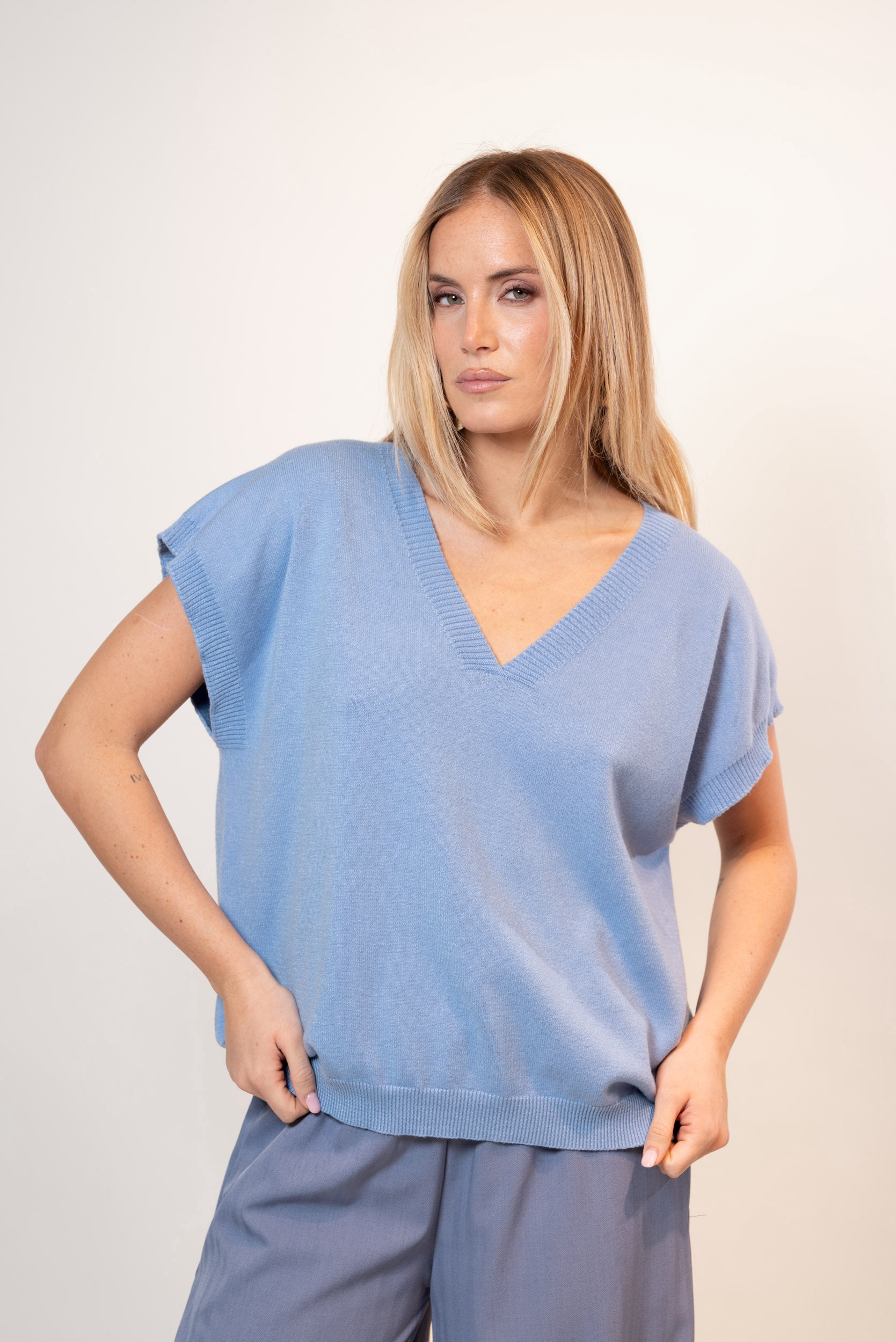 Maglia Smanicata scollo a V|Colore:Celeste