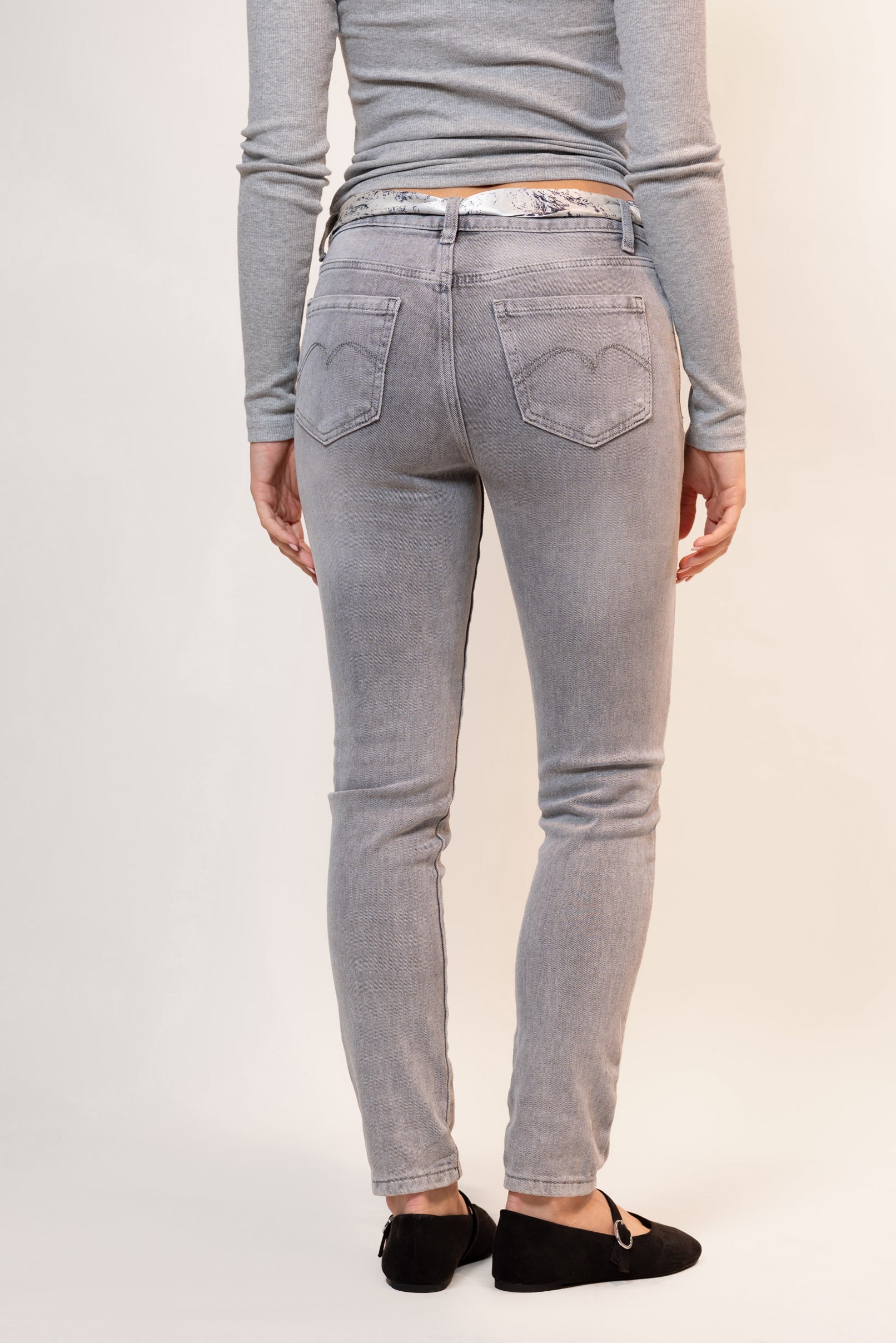 Jeans slim fit con foulard|Colore:Grigio