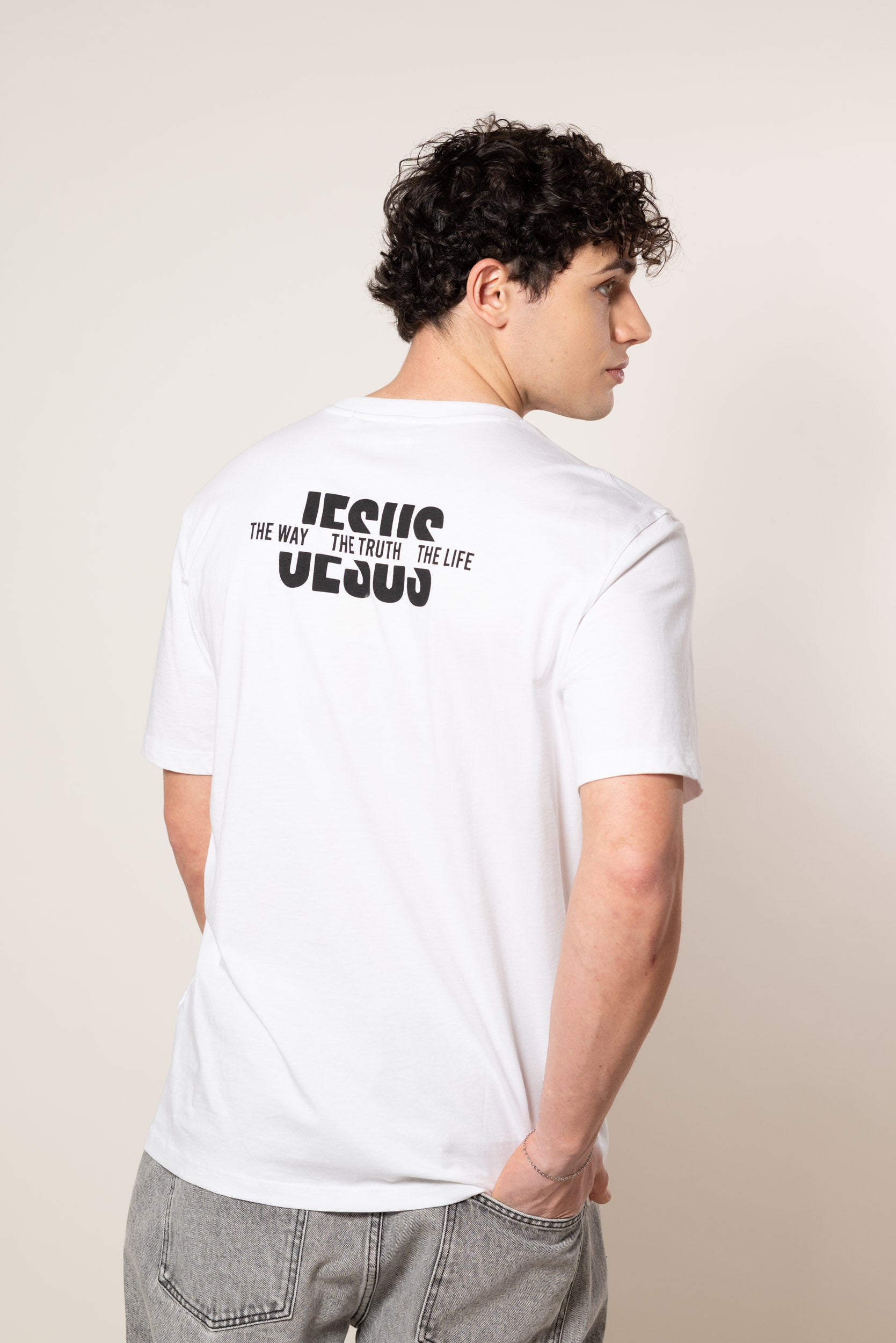 T-shirt bianca con stampa verticale sul petto.|Colore:Bianco