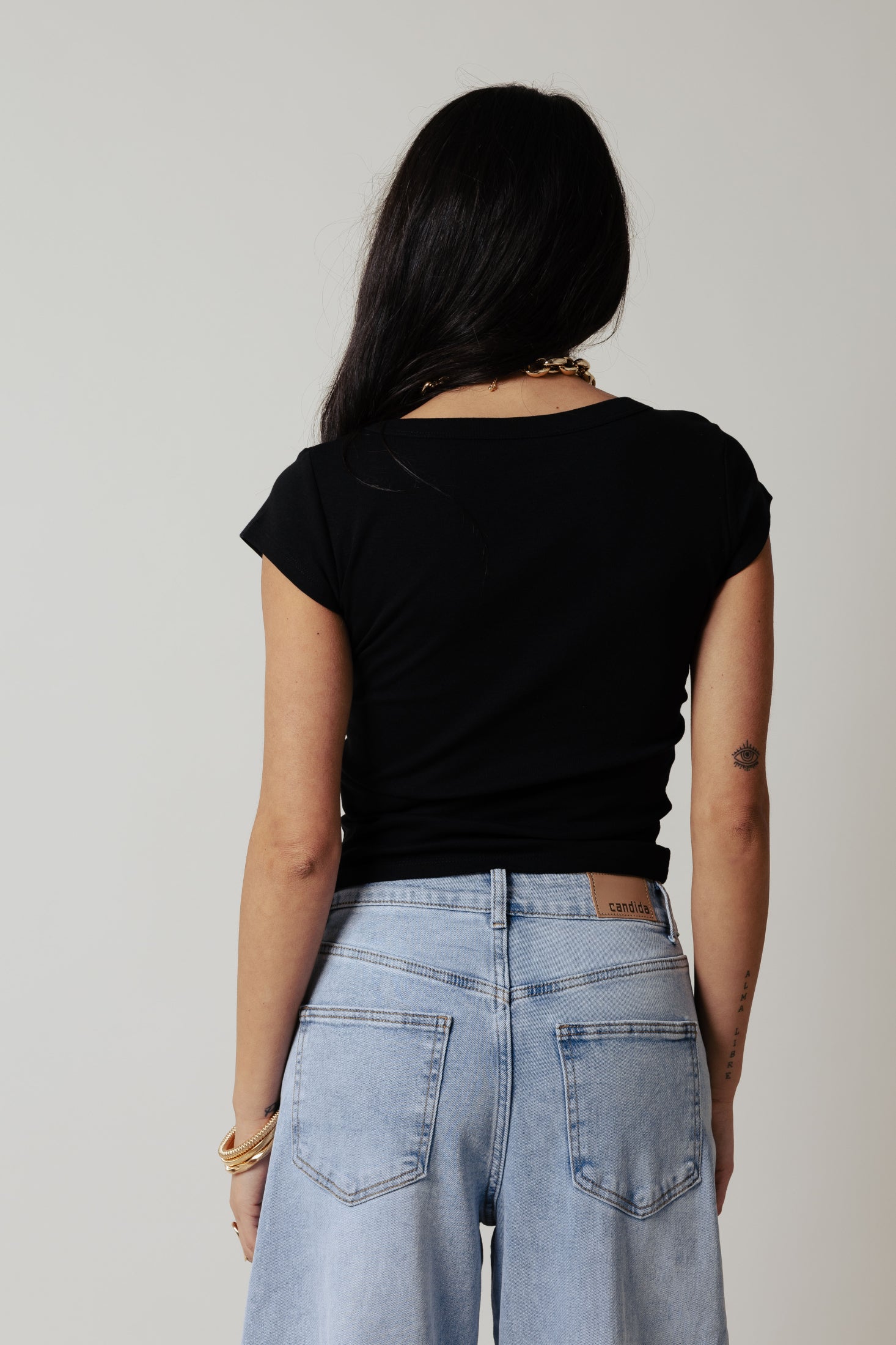 T-Shirt U neck|Colore:Nero