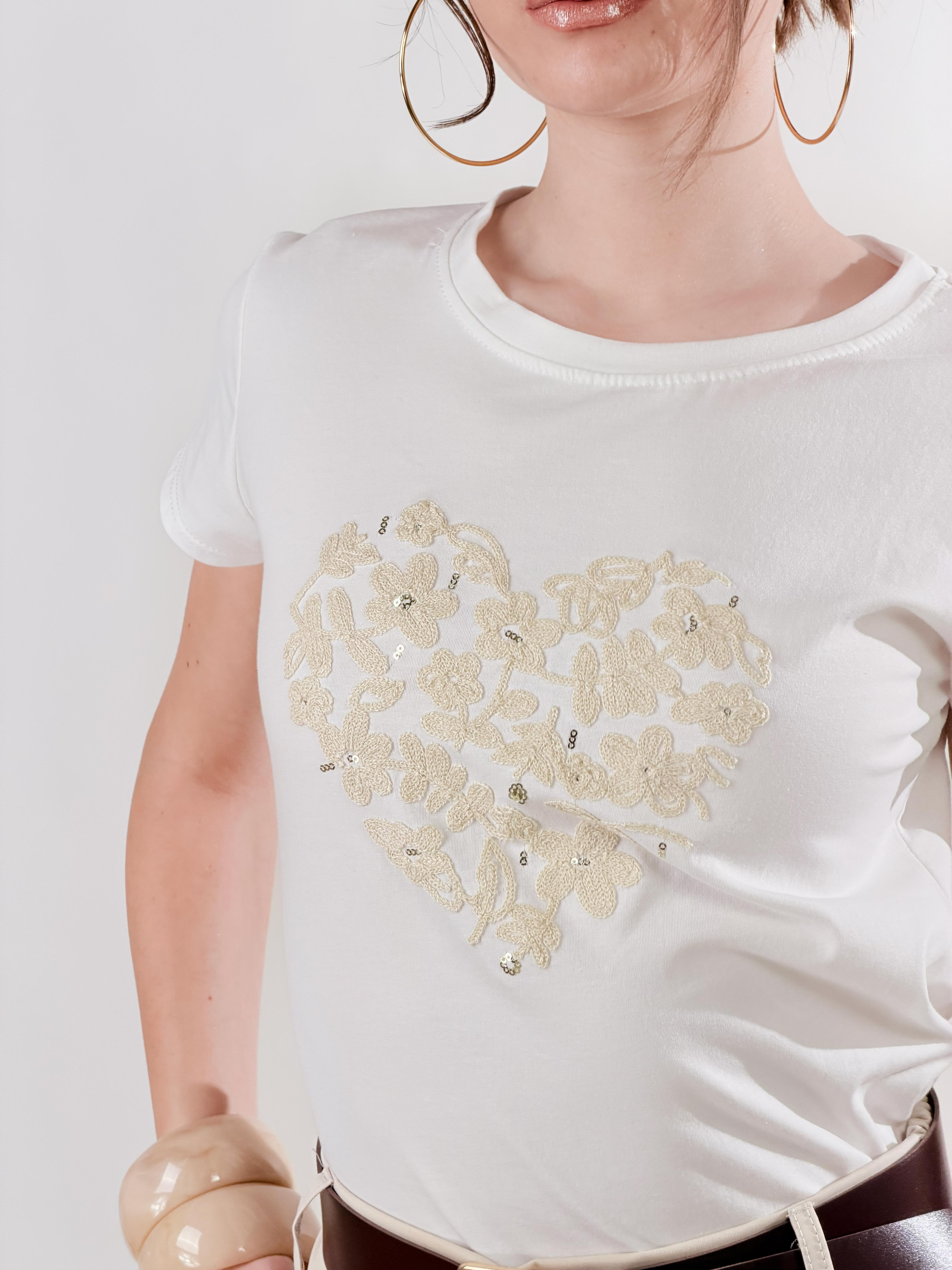 T-shirt con ricamo a forma di cuore|Colore:Bianco/beige